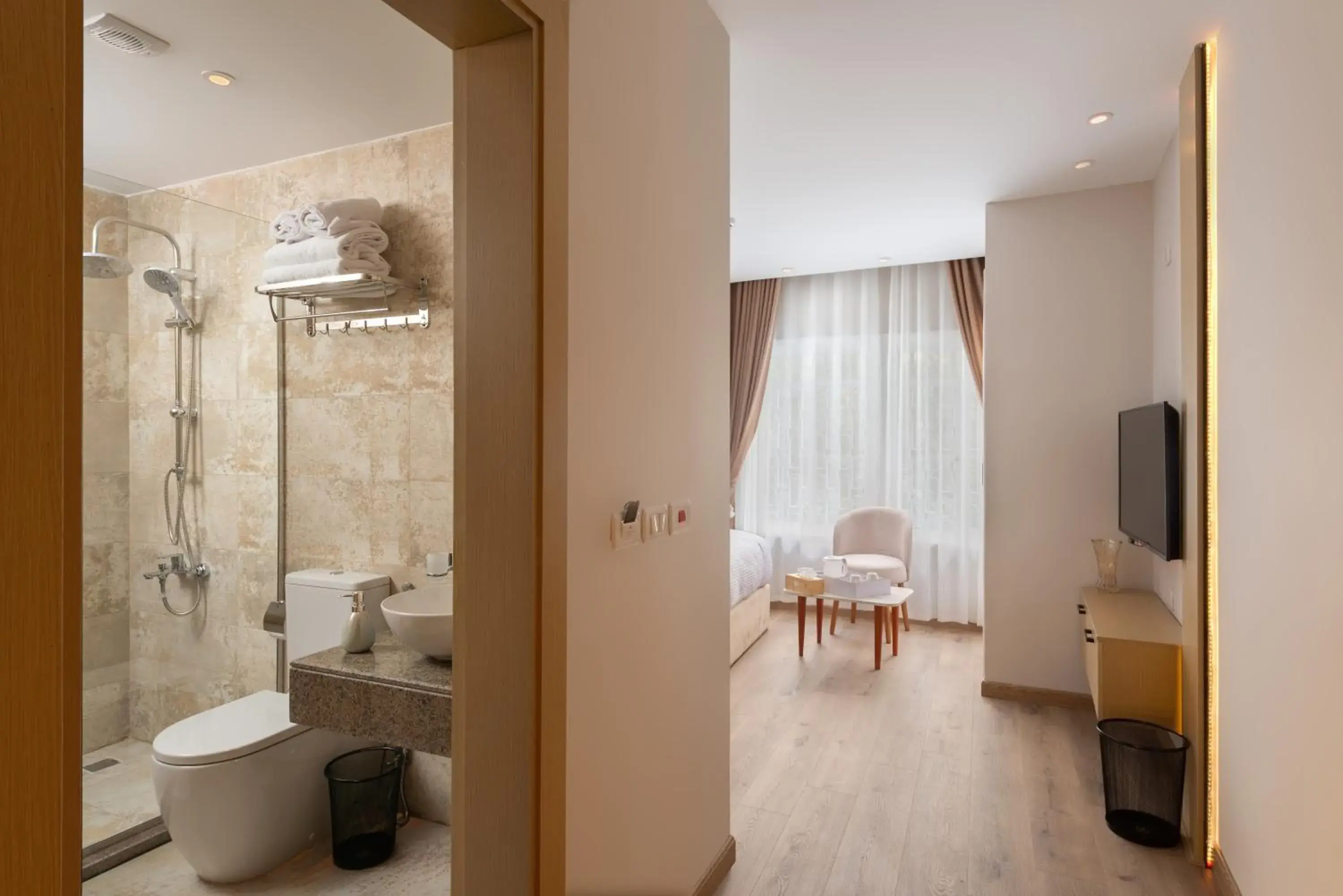 Deluxe Twin Room in Elegance Grand City Hotel Deluxe Twin Room in Elegance Grand City Hotel