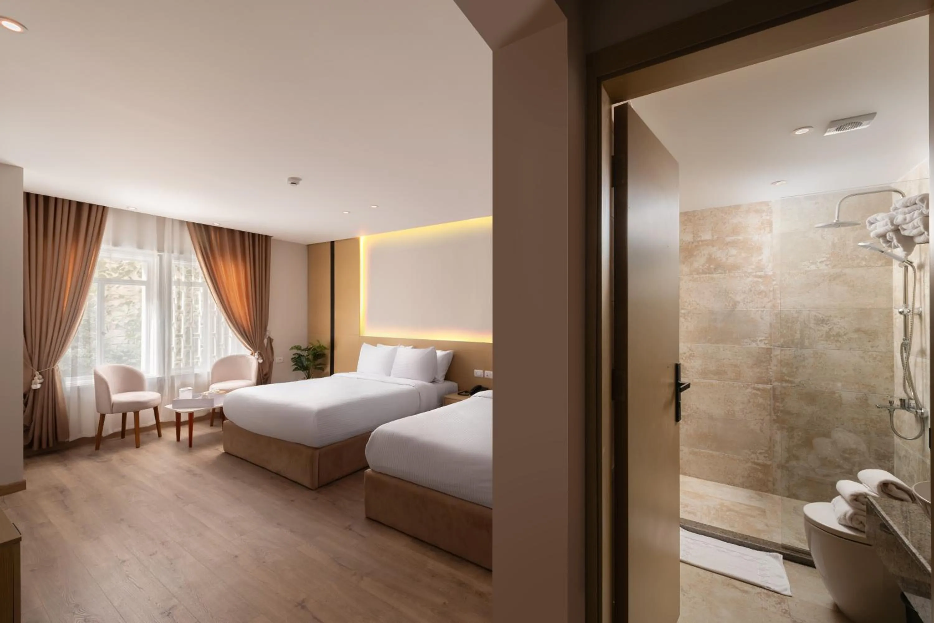 Photo of the whole room, Bed in Elegance Grand City Hotel