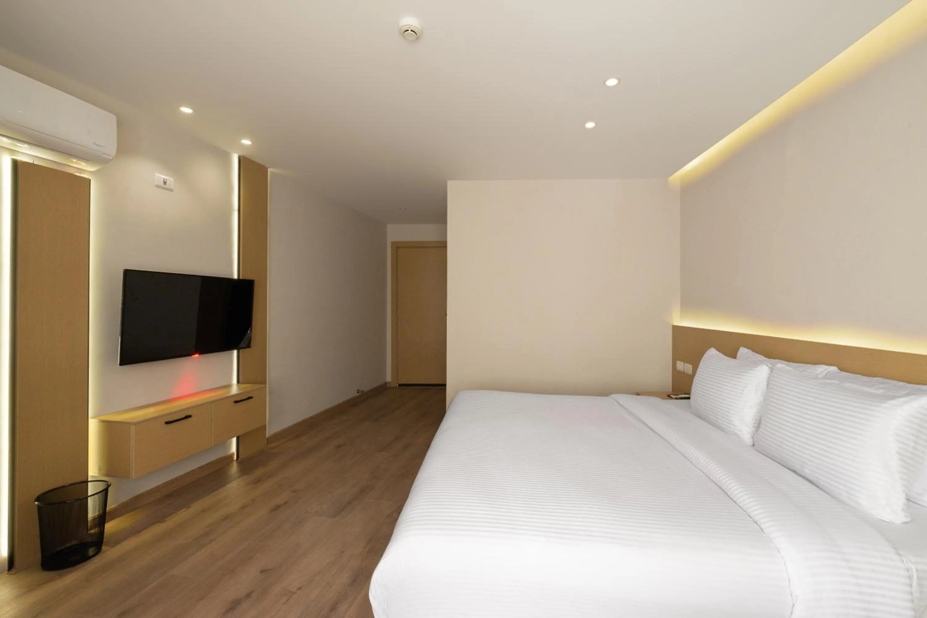 Bed in Elegance Grand City Hotel