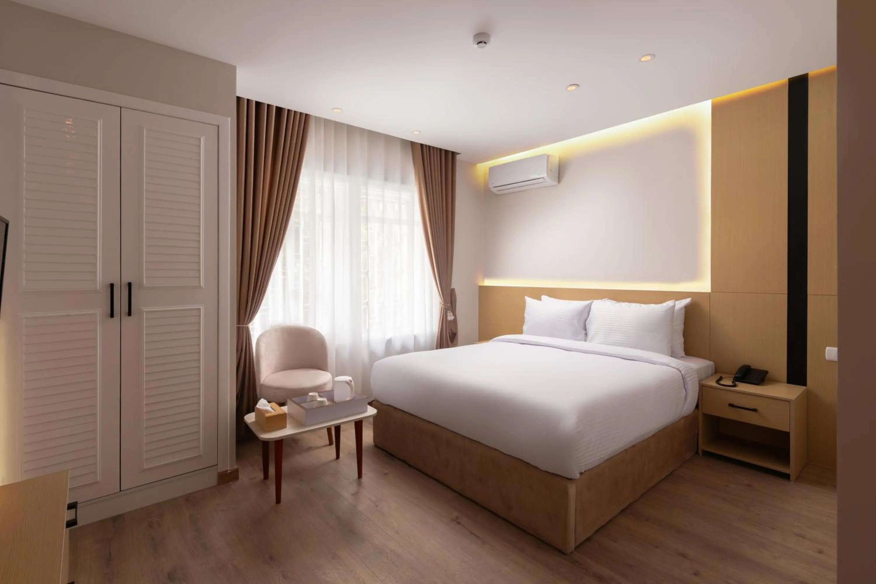 Bed in Elegance Grand City Hotel
