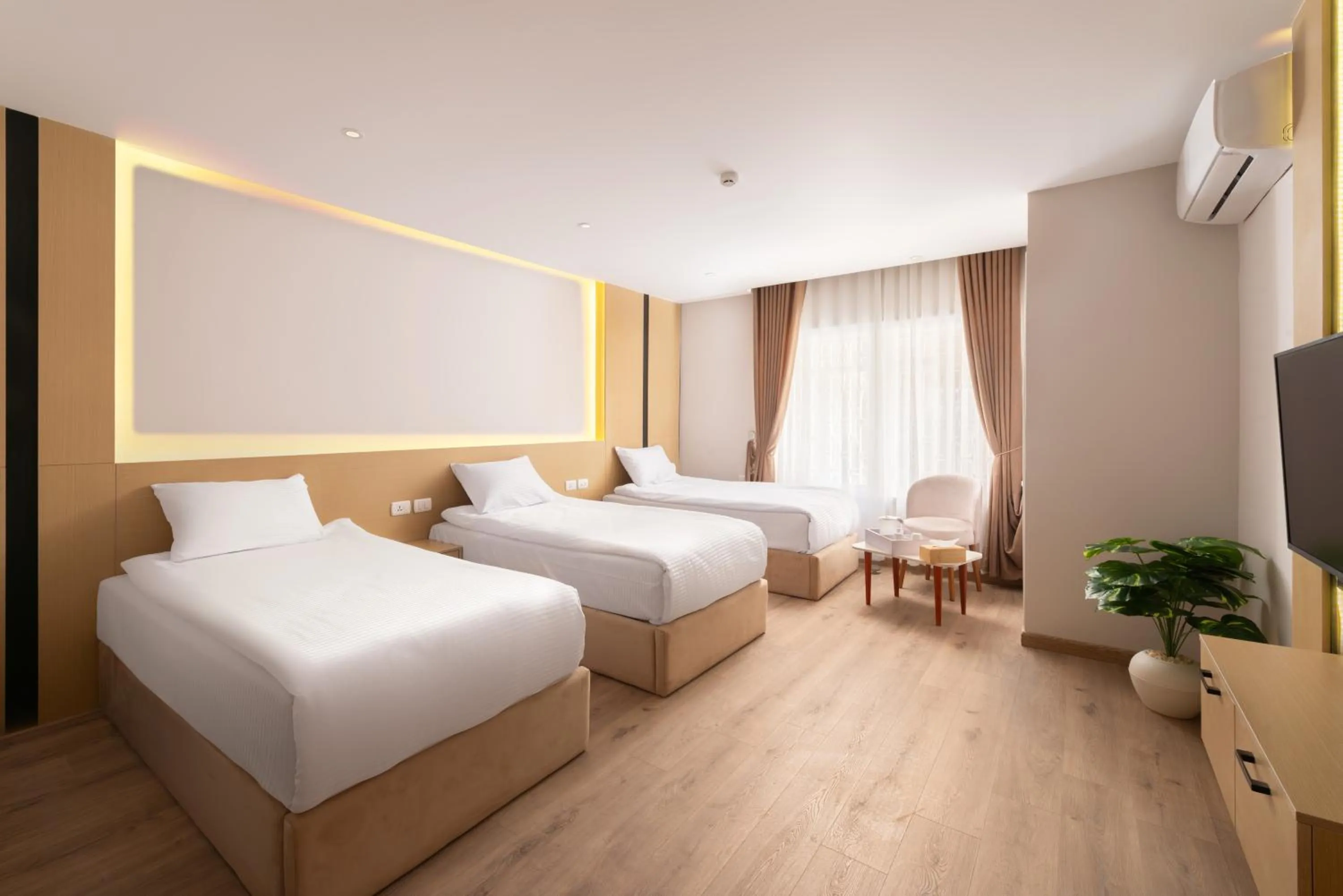 Photo of the whole room, Bed in Elegance Grand City Hotel