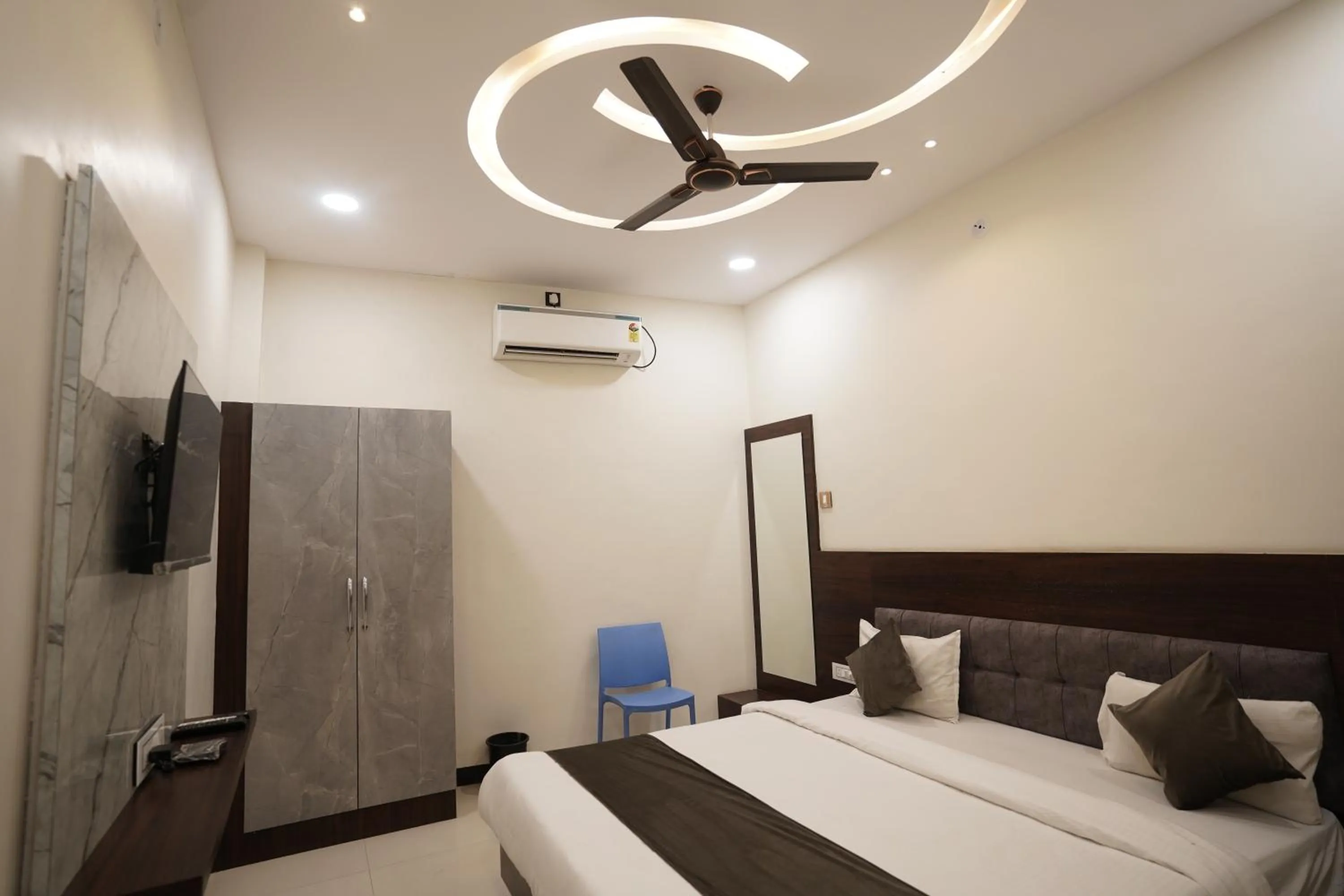 Bed in Hotel Dev Kripa