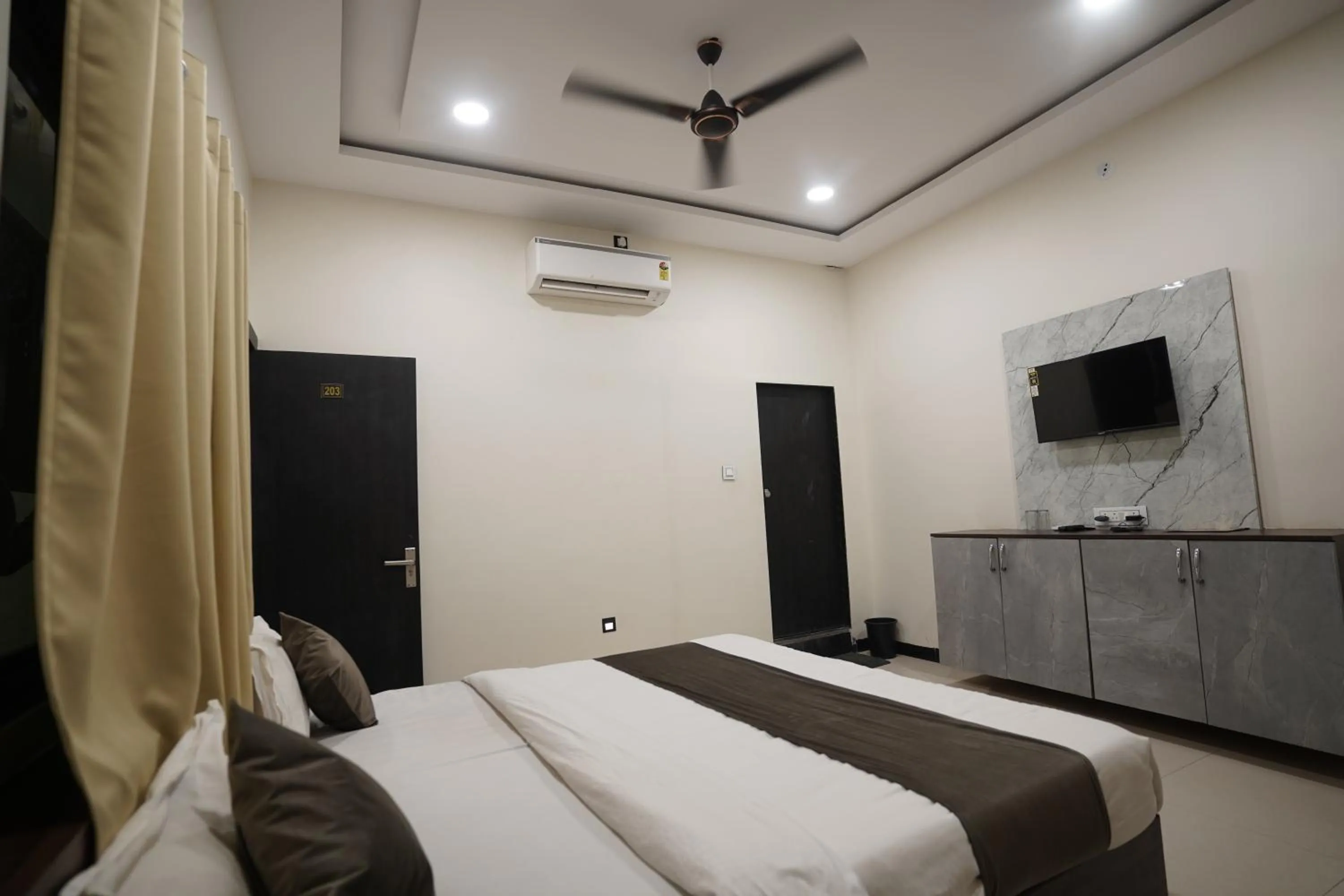 Bed in Hotel Dev Kripa