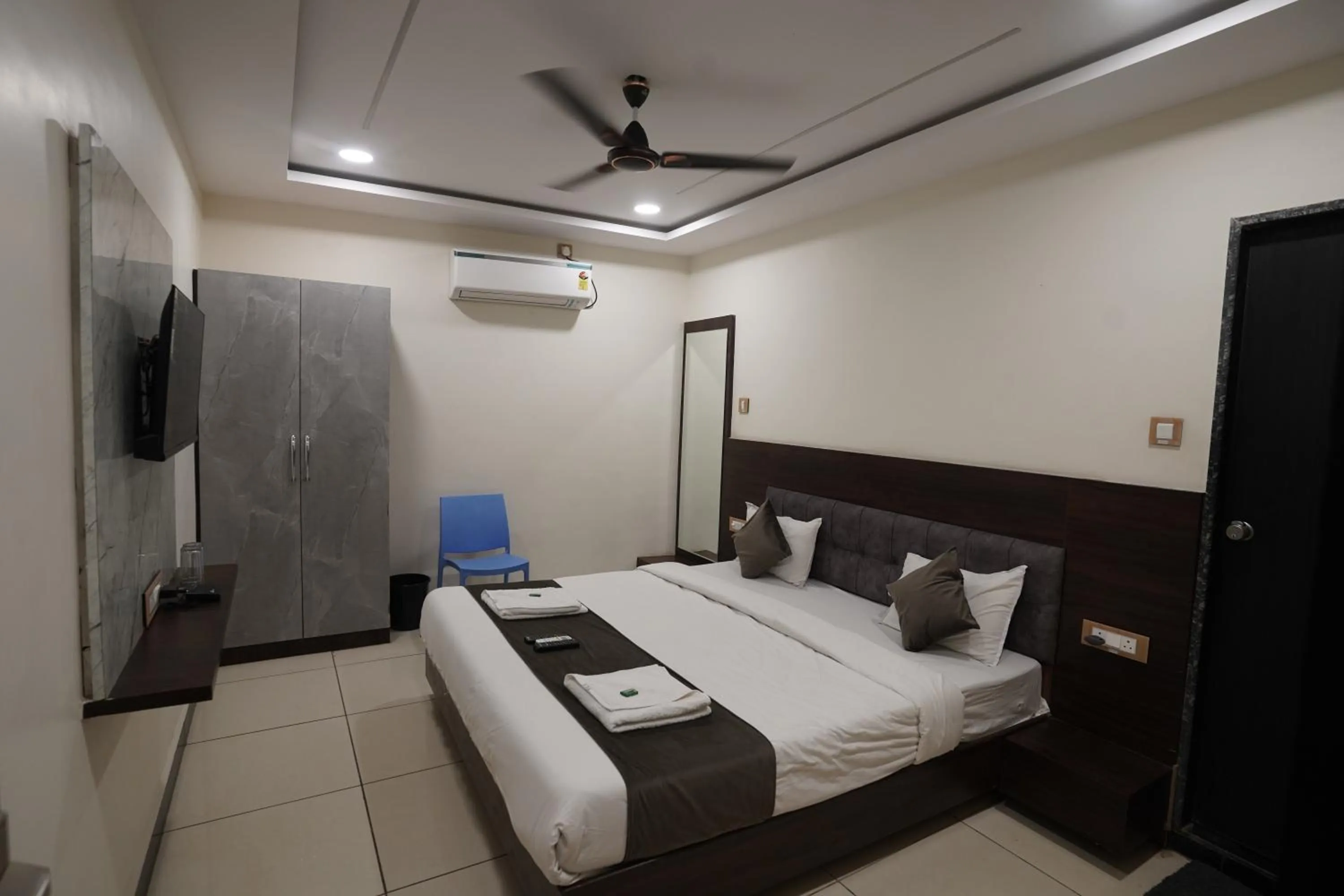 TV and multimedia in Hotel Dev Kripa