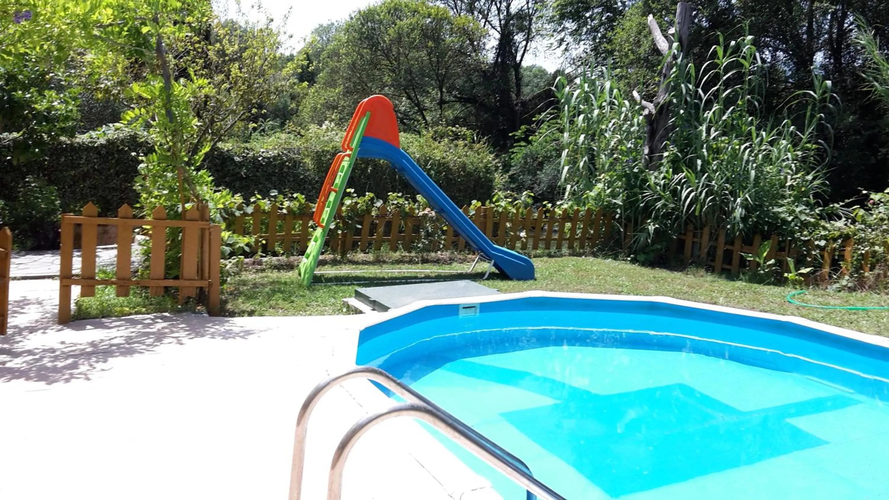 Swimming pool in Georgina Apartments