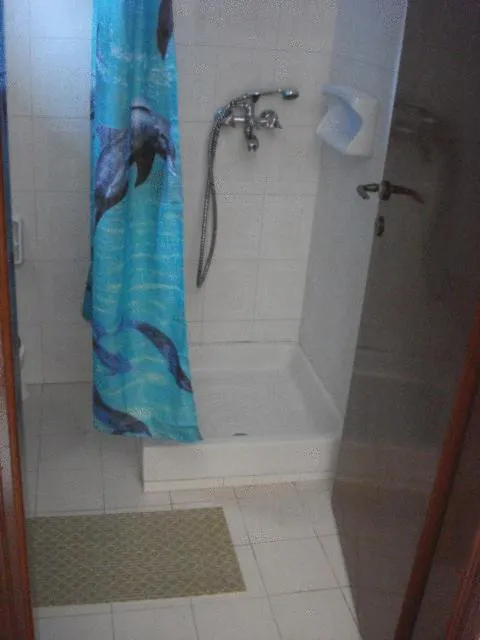 Bathroom in Georgina Apartments