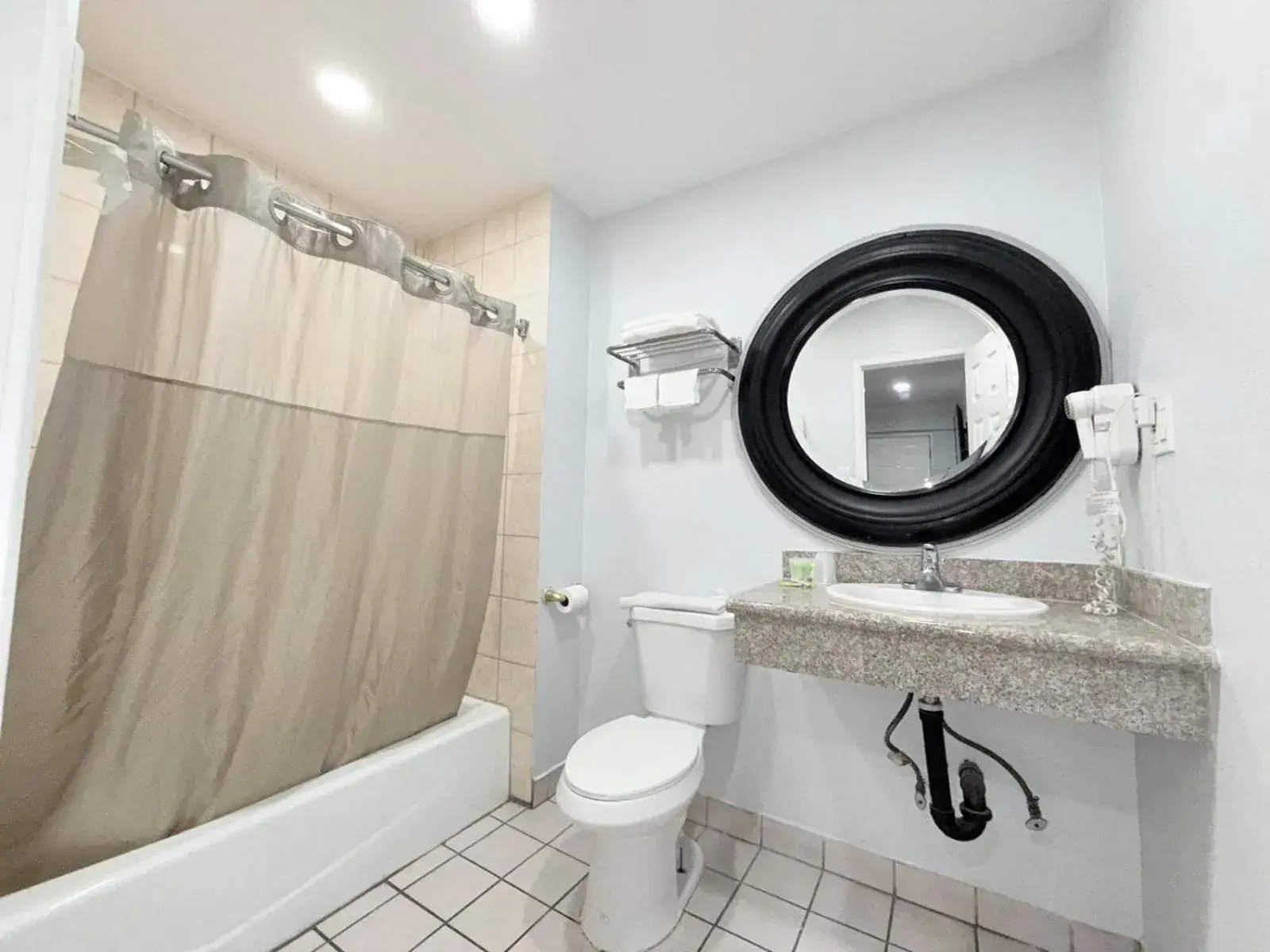 Standard Queen Room - single occupancy in Uptown Inn Standard Queen Room - single occupancy in Uptown Inn