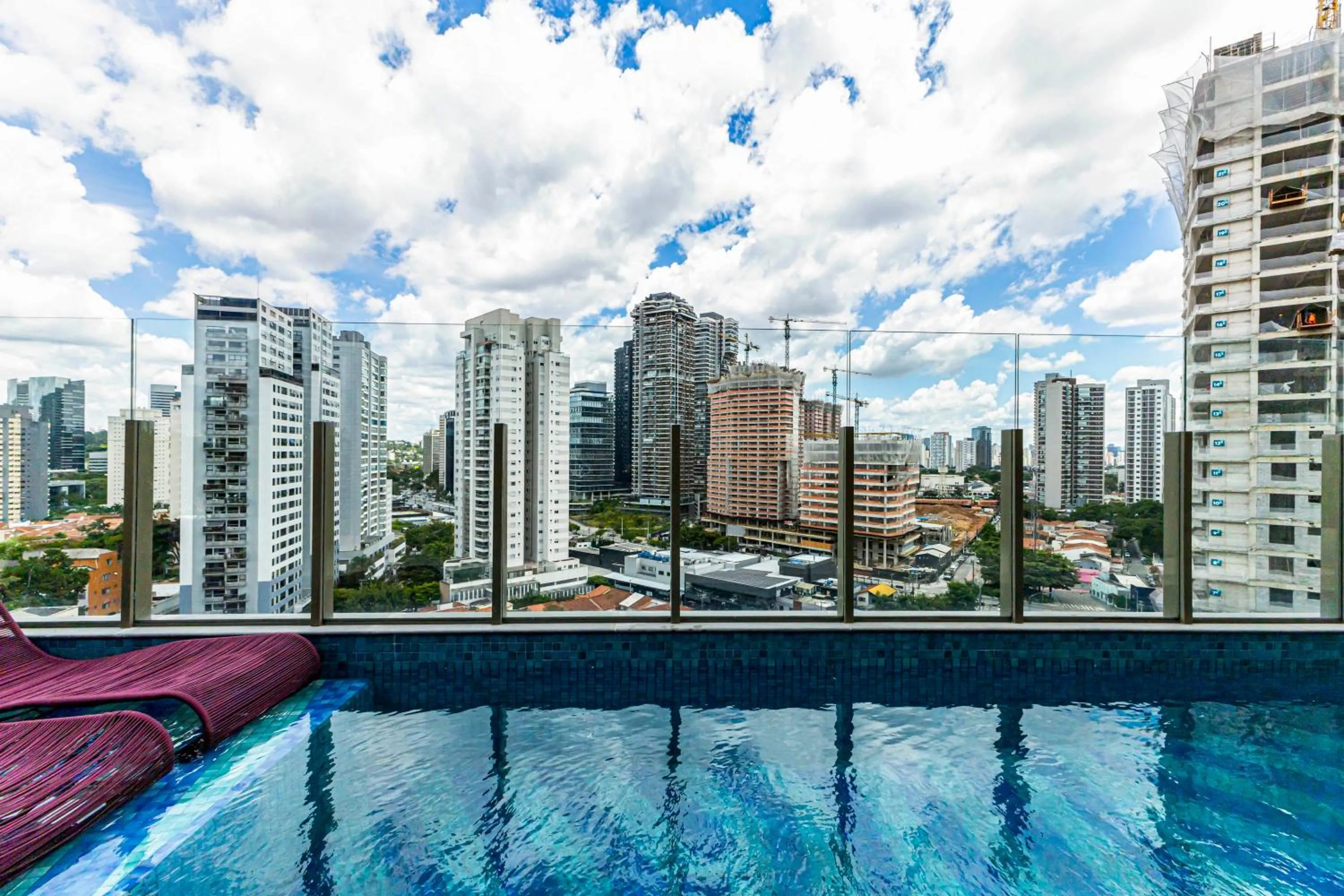 Property building in Charlie Santo Amaro - Piscina, Academia e Nota 9,2