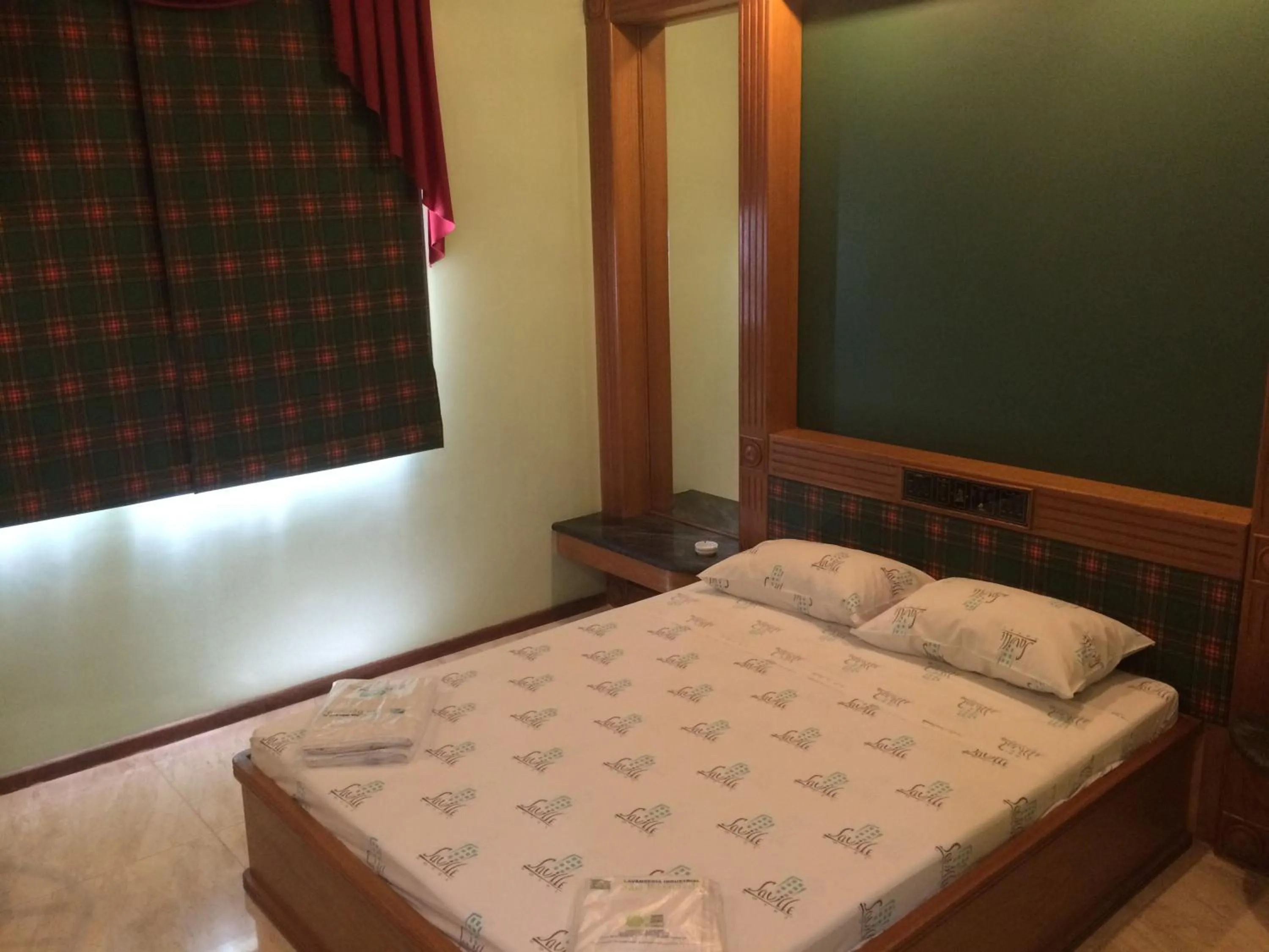 Bed in Saville Hotel