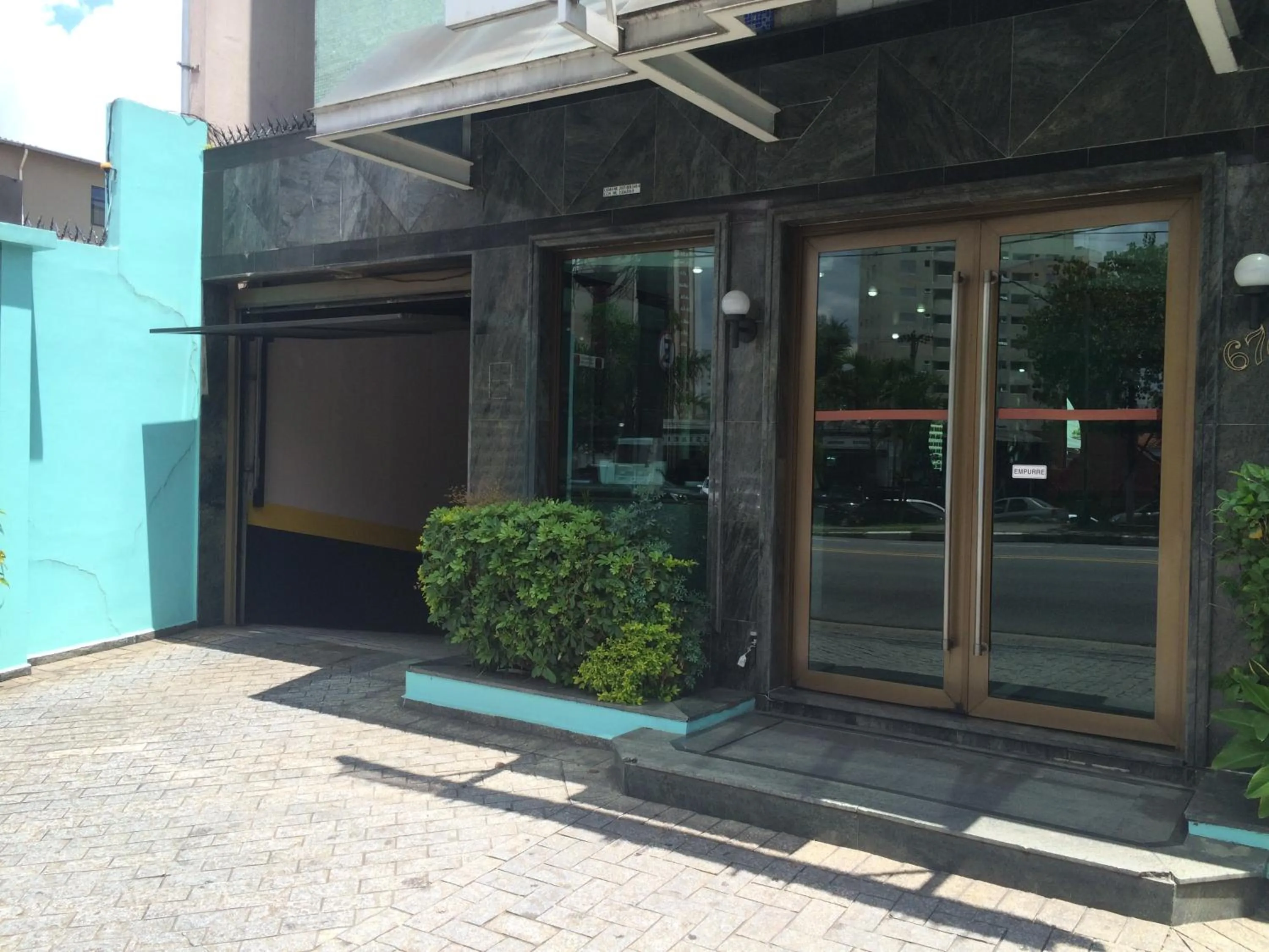 Facade/entrance in Saville Hotel