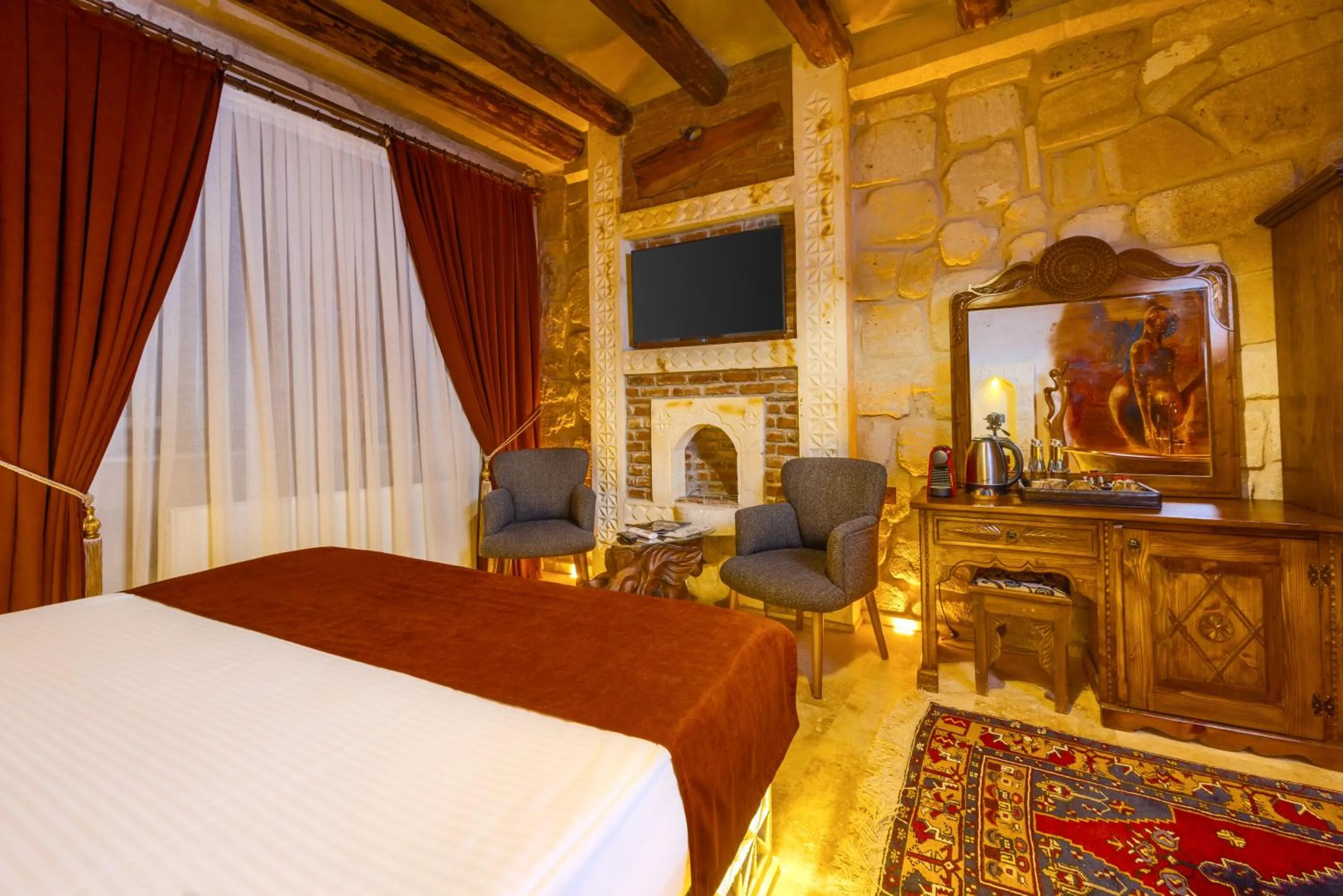 Communal lounge/ TV room, Bed in Historical Goreme House