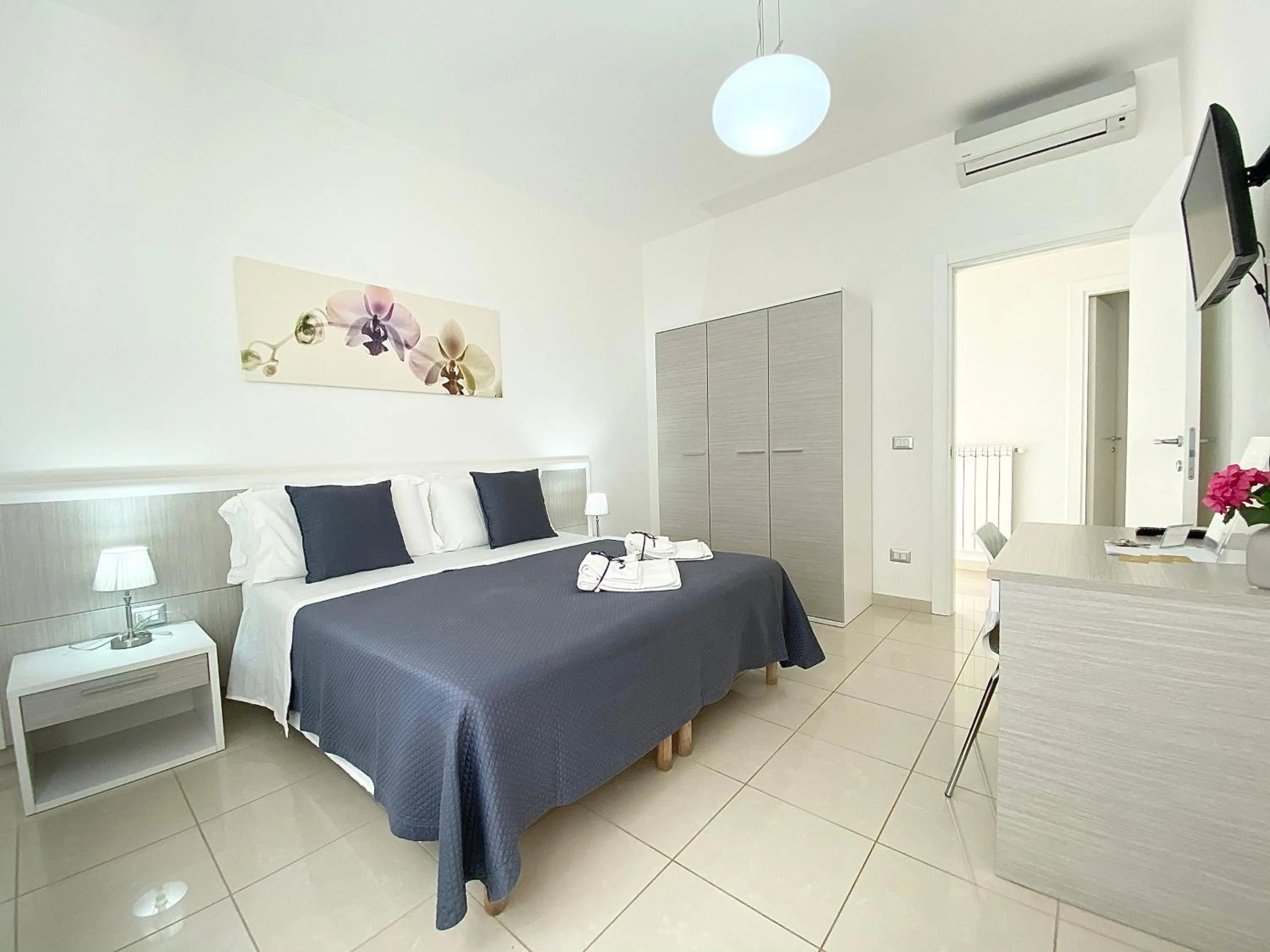 Double or Twin Room with Private Bathroom in B&B ARFE'