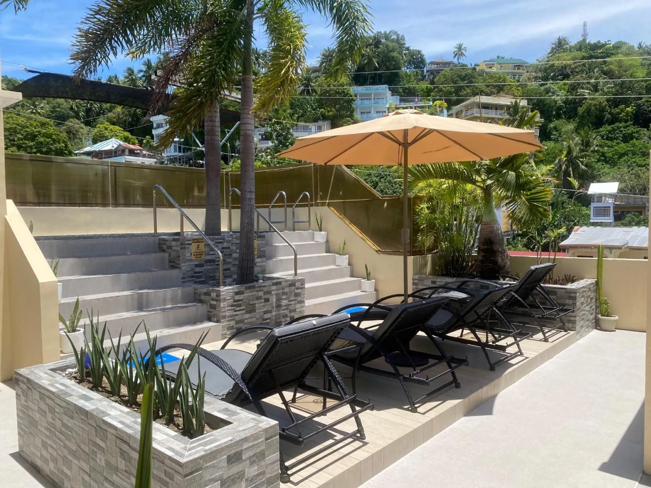 Swimming pool in Papa Freds Beach Resort