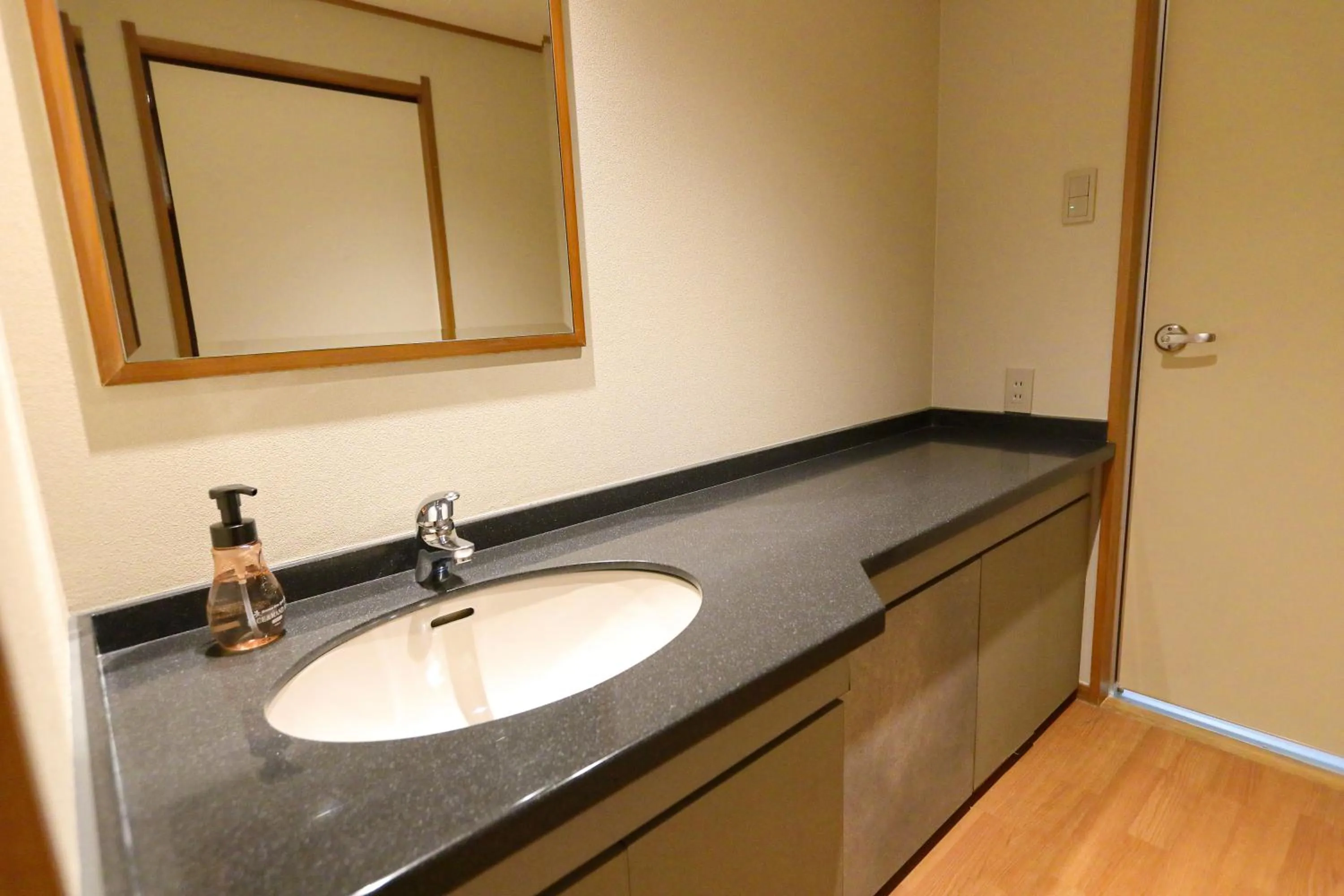 Hiyori Hotel Osaka Suminoekoen Station