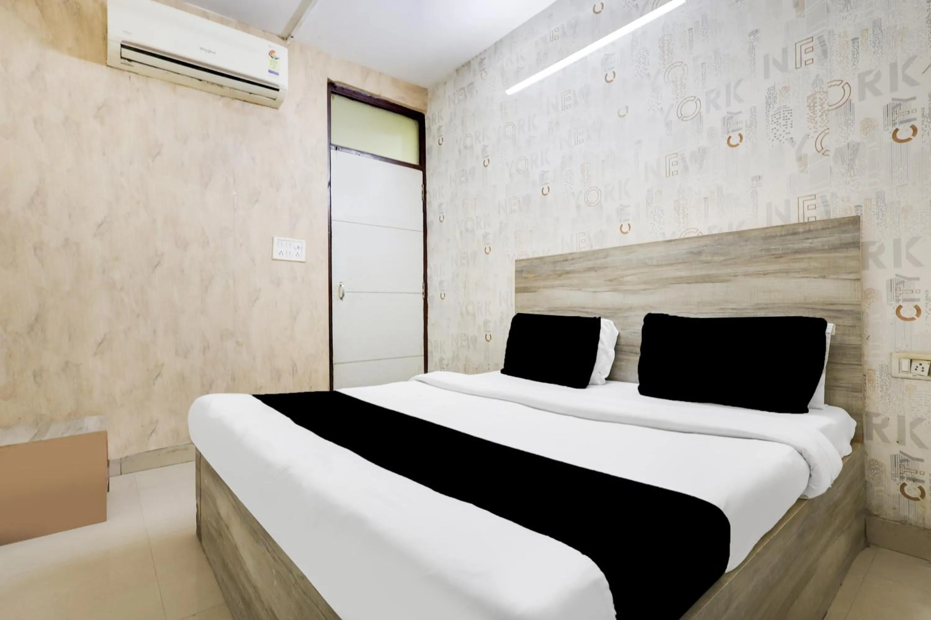 Bedroom in Hotel O Royal Green
