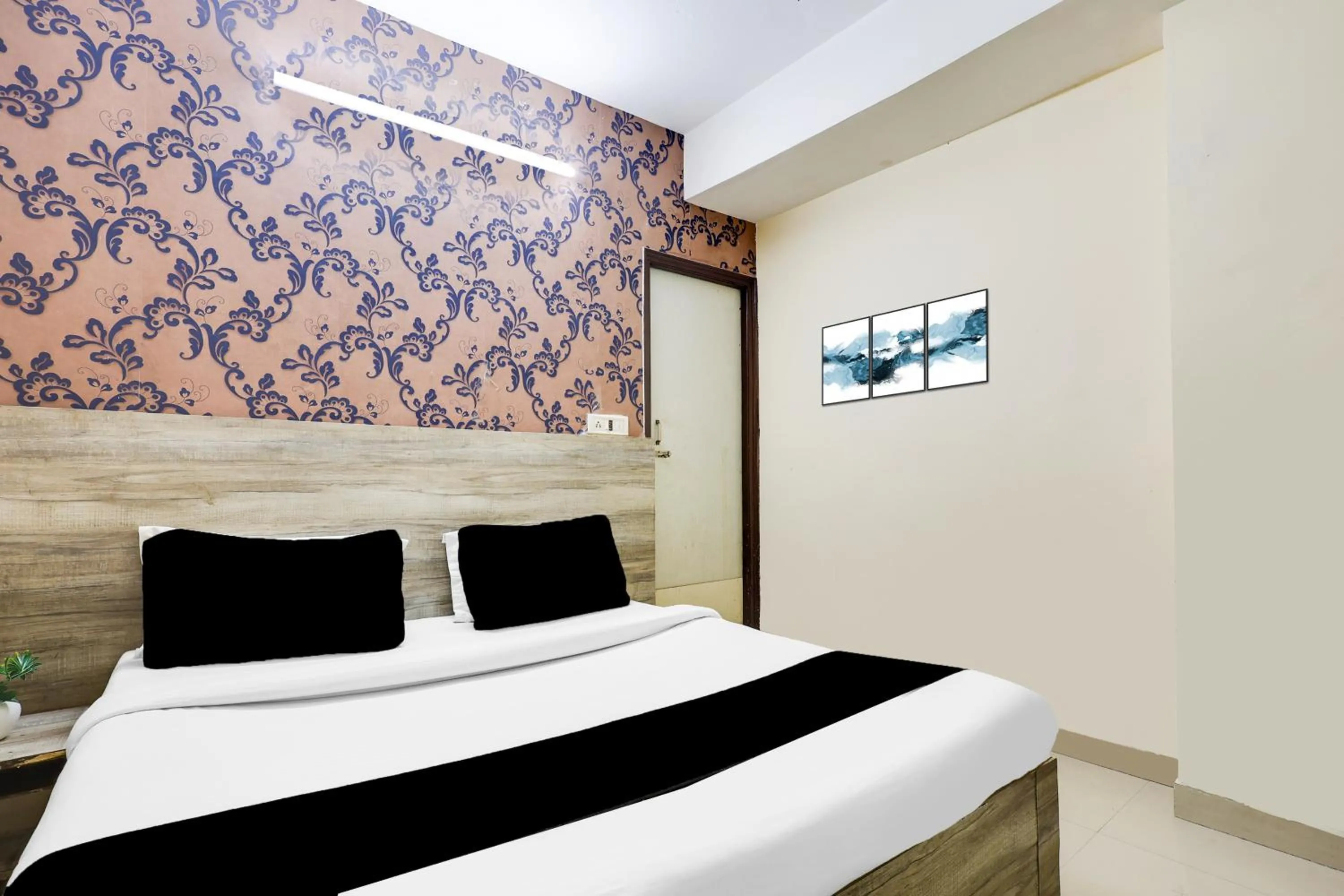 Bedroom in Hotel O Royal Green