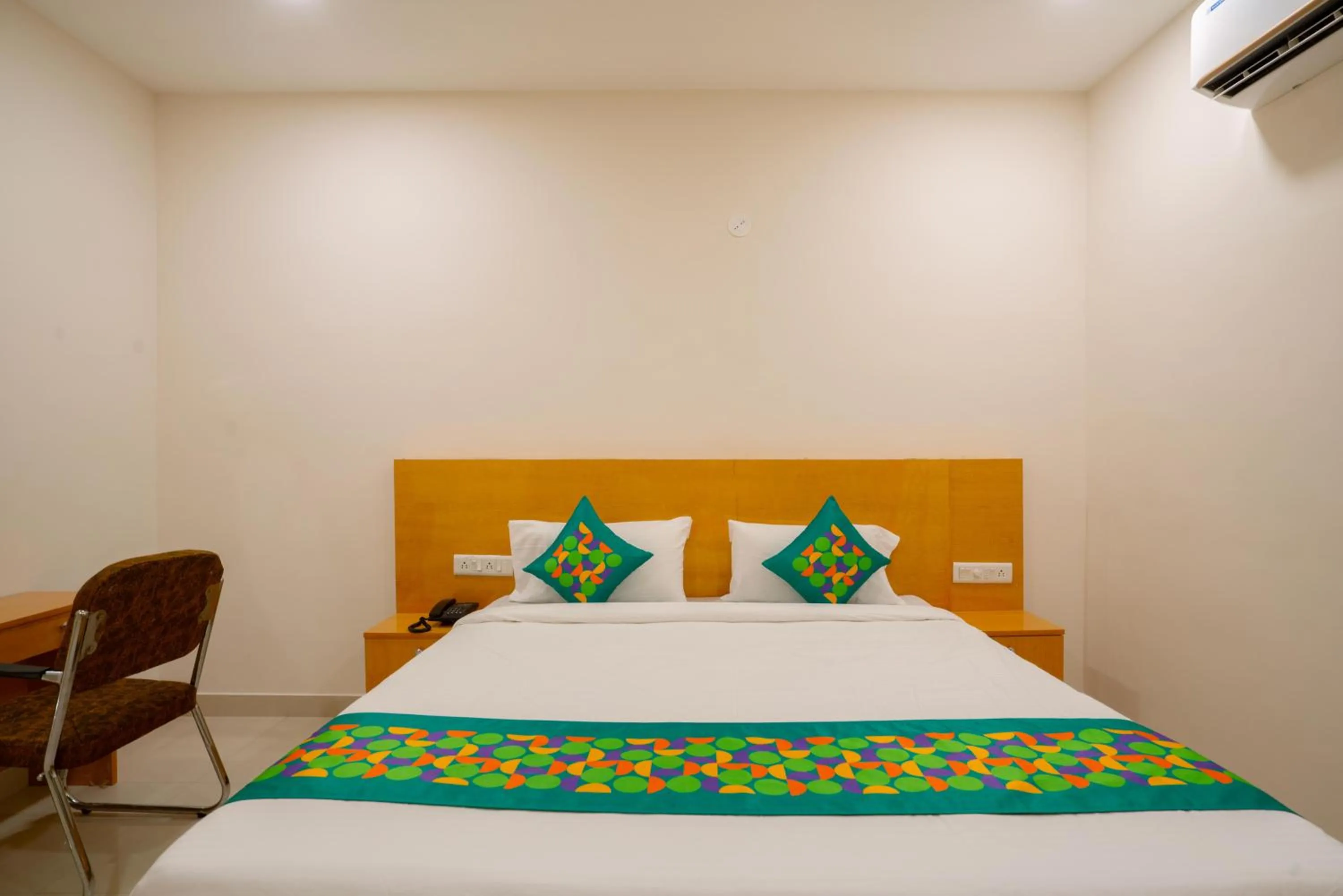 Bedroom, Bed in Treebo The Living Tree Khairatabad