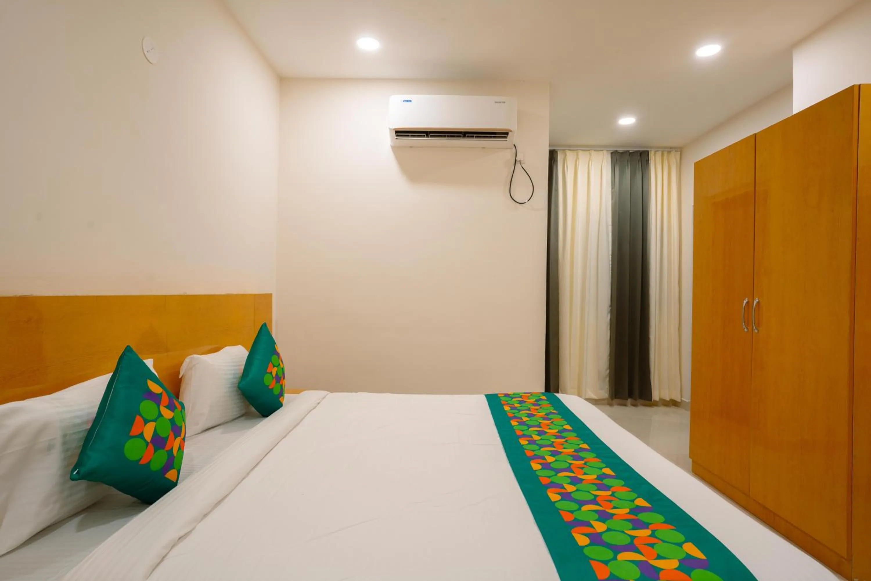 Bedroom, Bed in Treebo The Living Tree Khairatabad