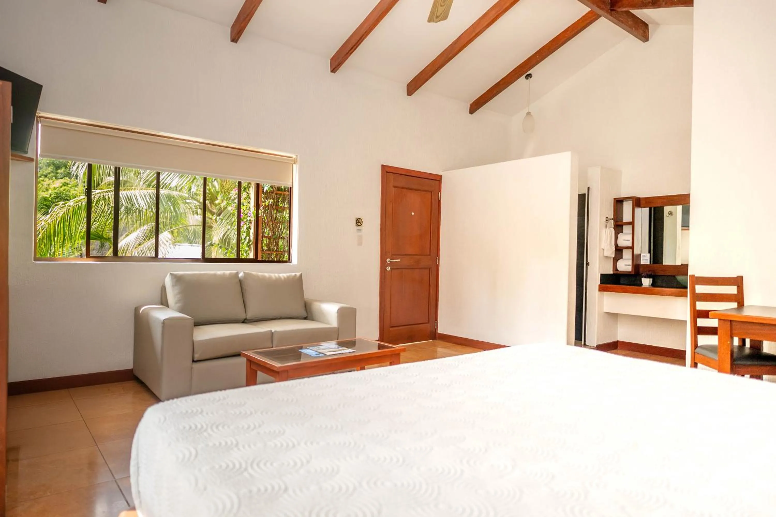 Bed in Boca Olas Resort Villas