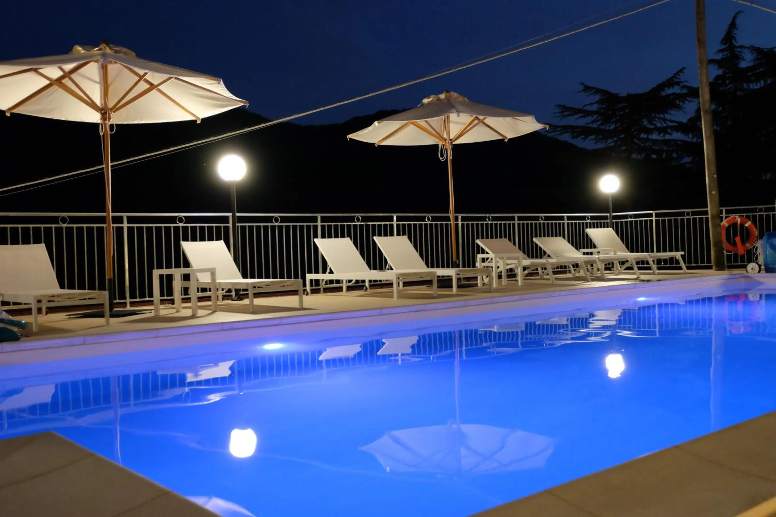 Swimming pool in Albergo Elisa