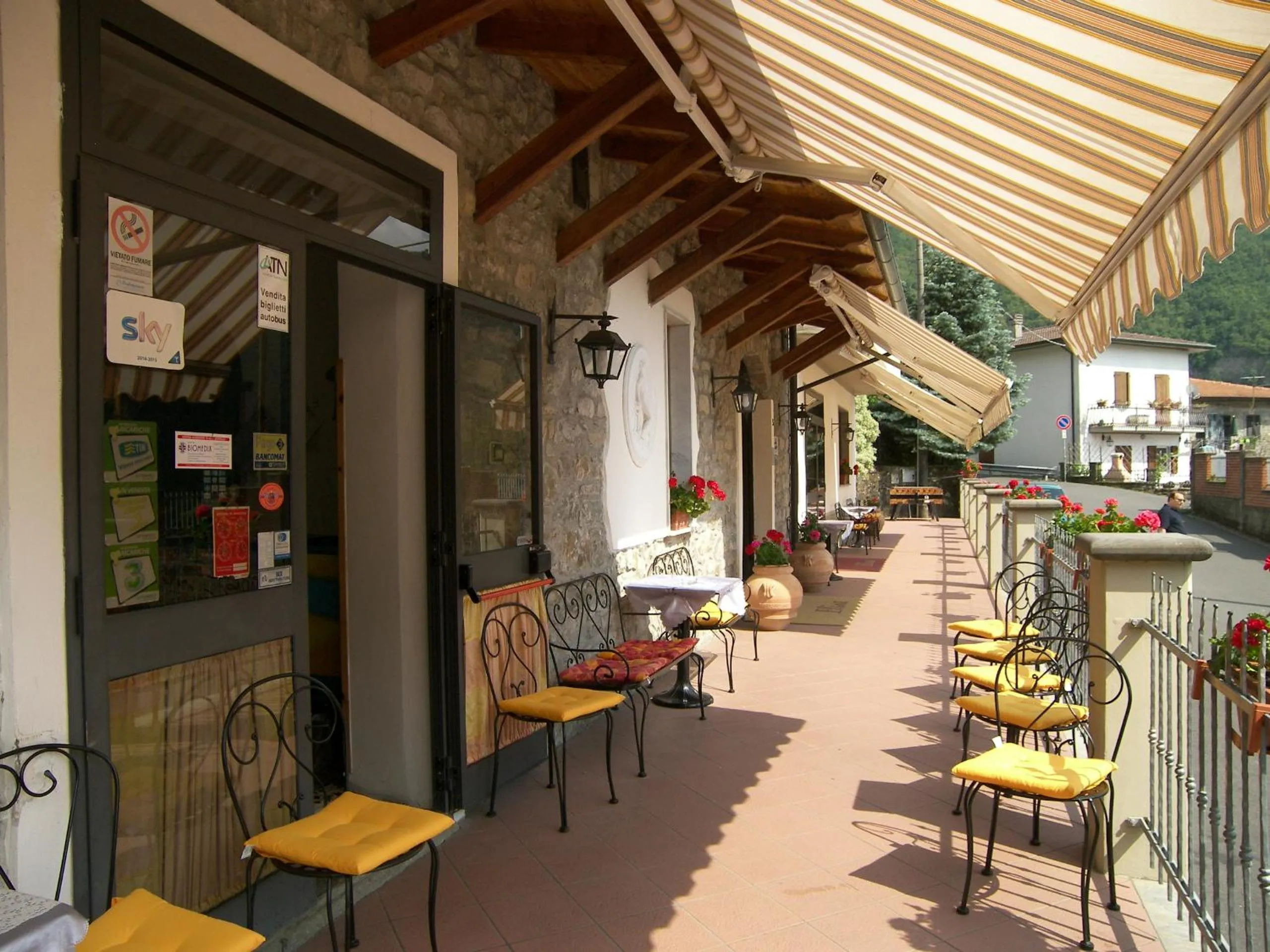 Facade/entrance in Albergo Elisa