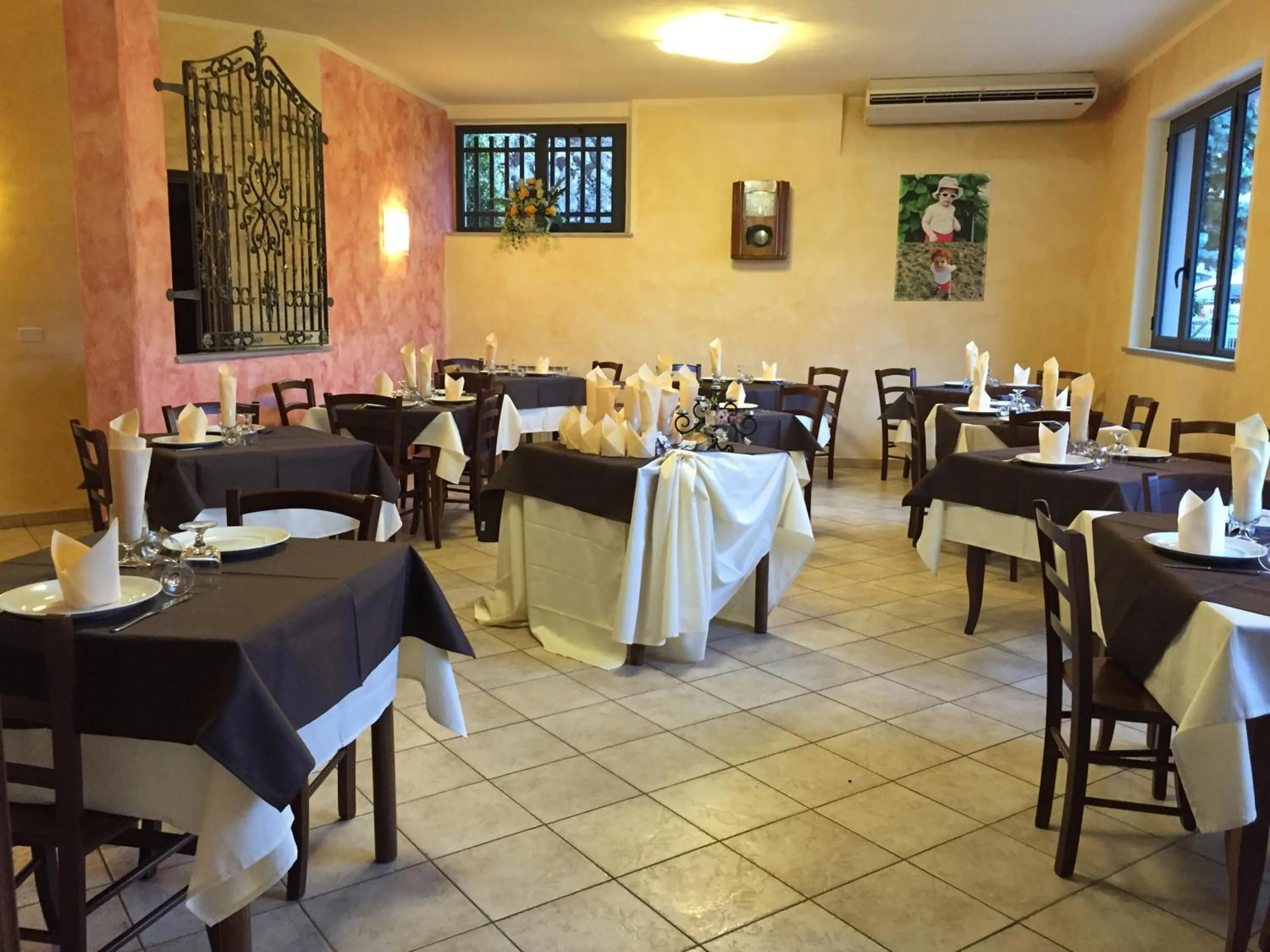 Restaurant/places to eat in Albergo Elisa