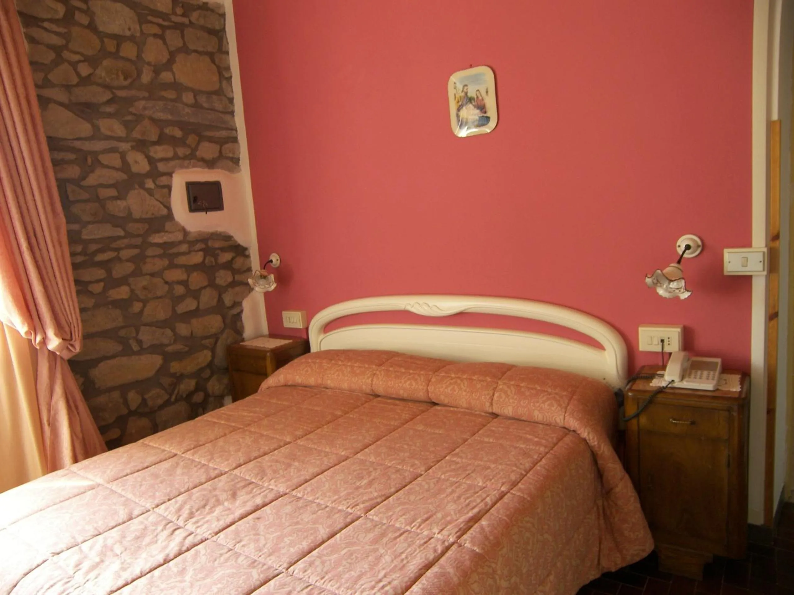 Photo of the whole room, Bed in Albergo Elisa