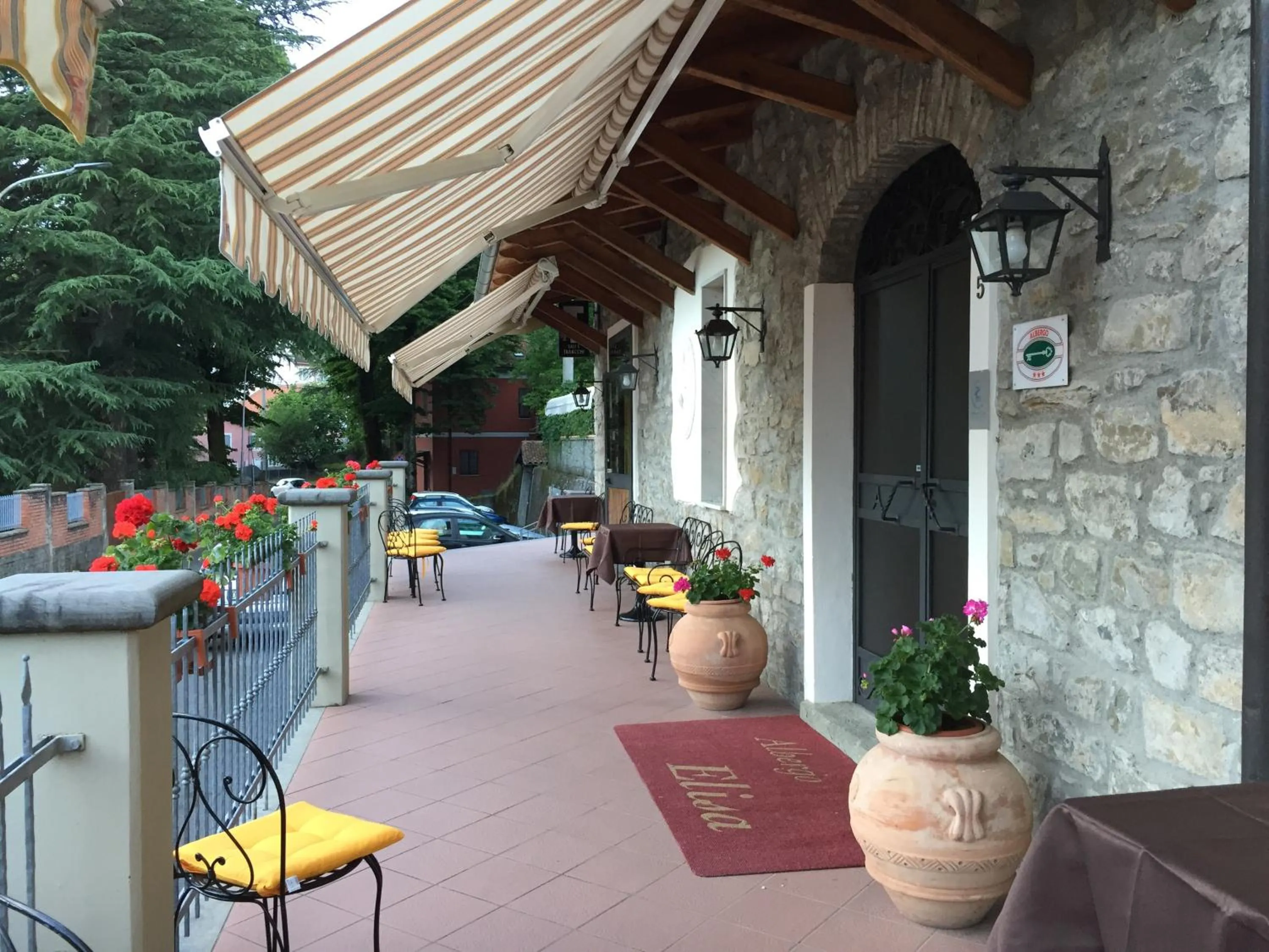 Facade/entrance in Albergo Elisa