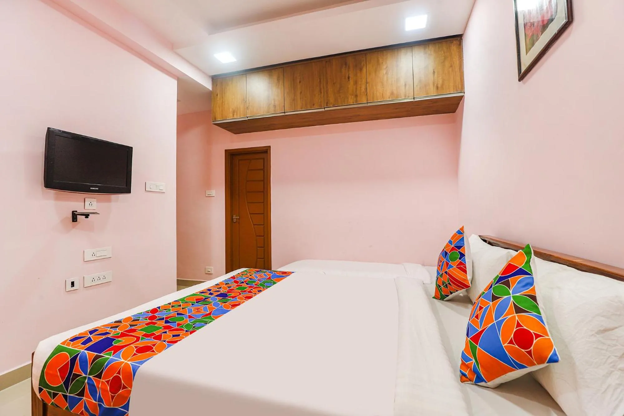 Bed in FabHotel Hathvik Park