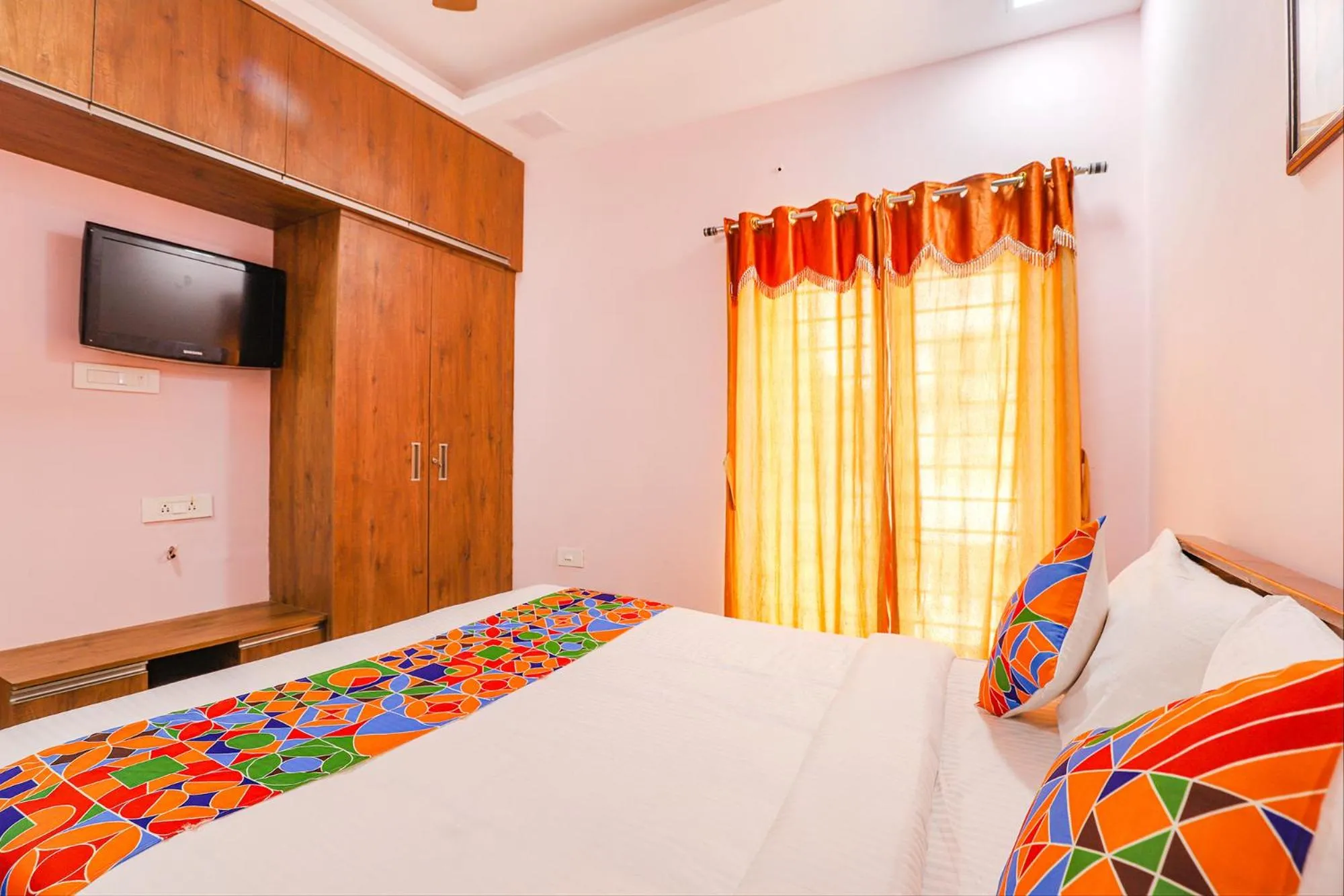 Bed in FabHotel Hathvik Park