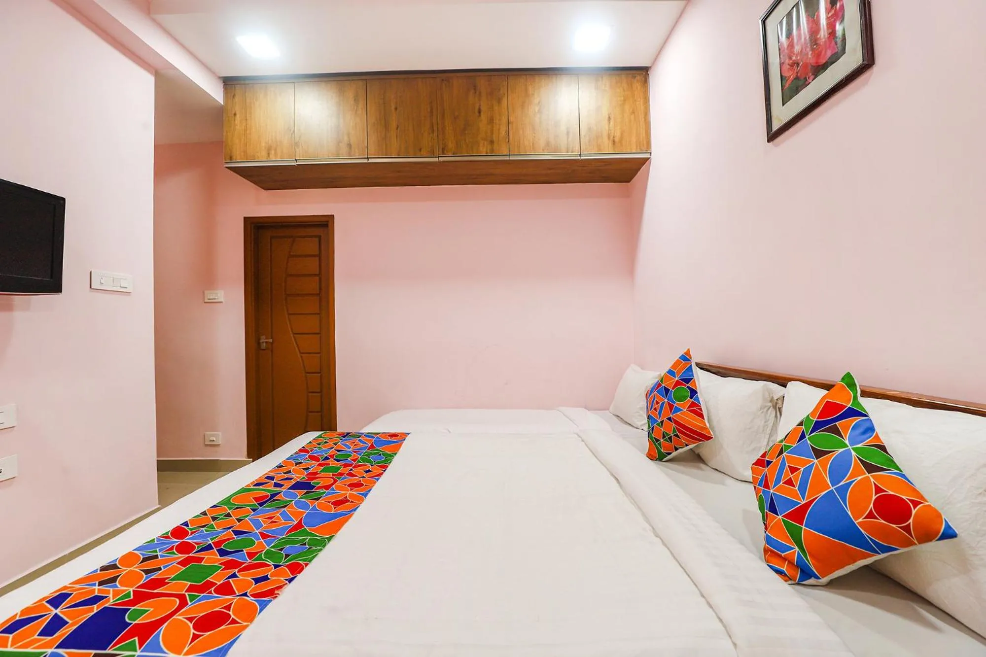 Bed in FabHotel Hathvik Park