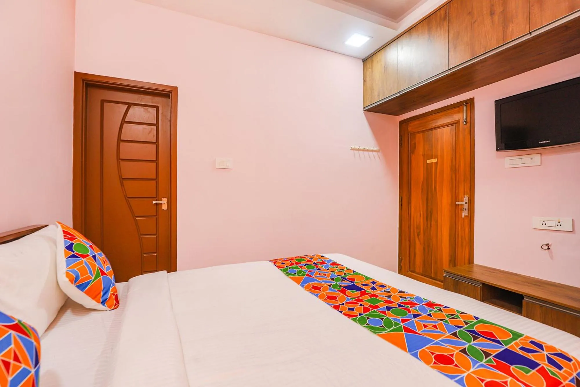 Bed in FabHotel Hathvik Park