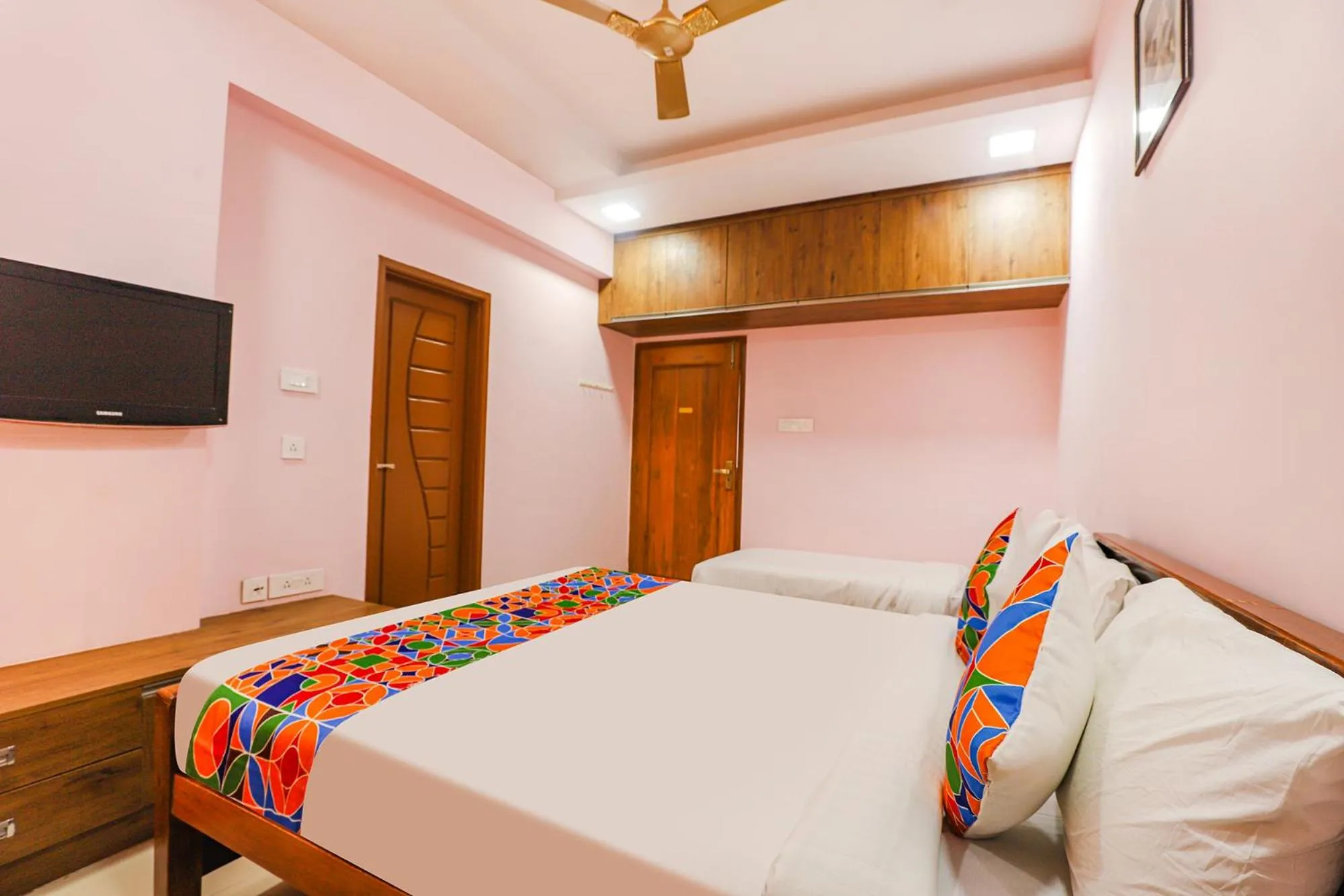 Bed in FabHotel Hathvik Park