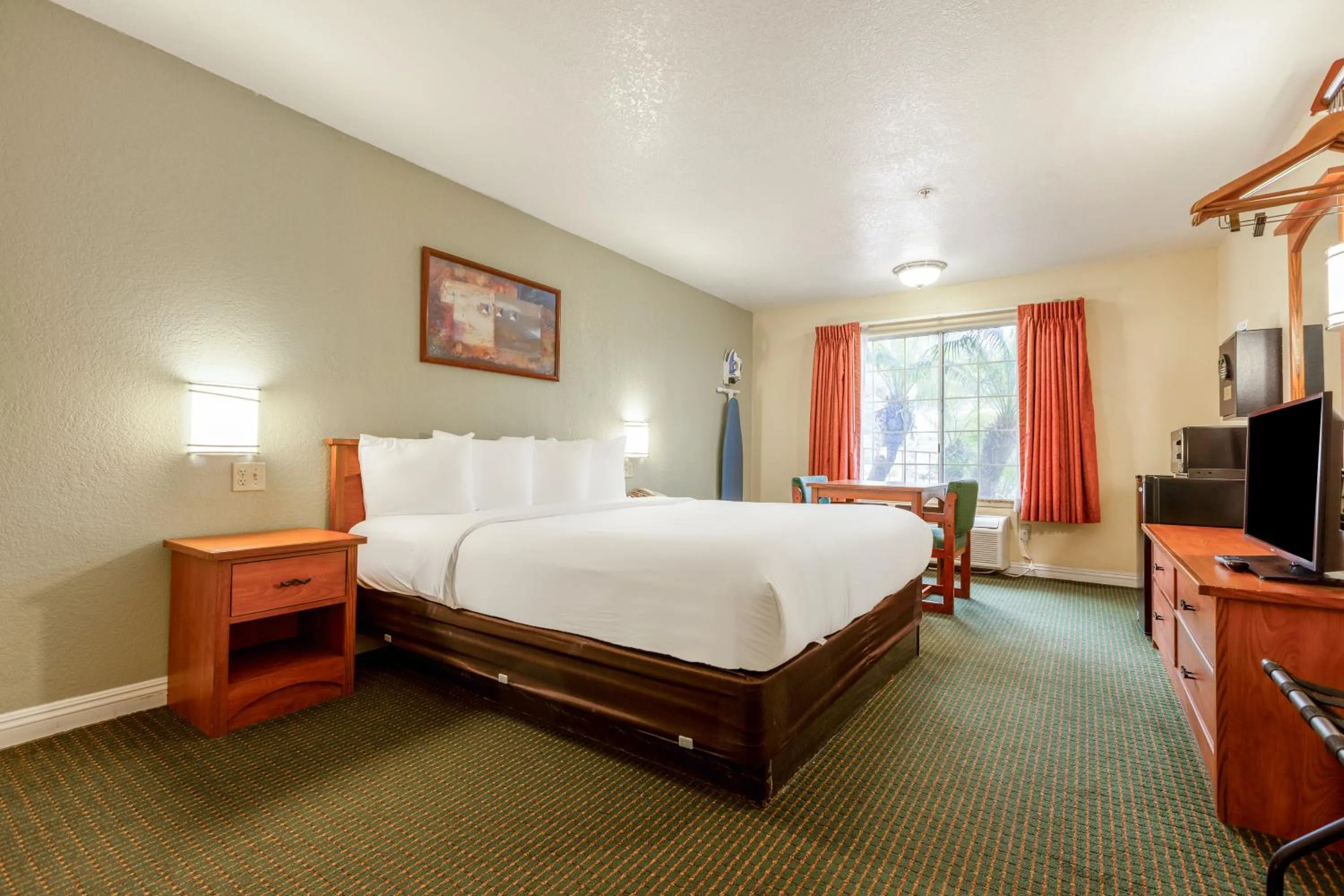 Bedroom, Bed in Hotel Avenida, San Clemente Beach