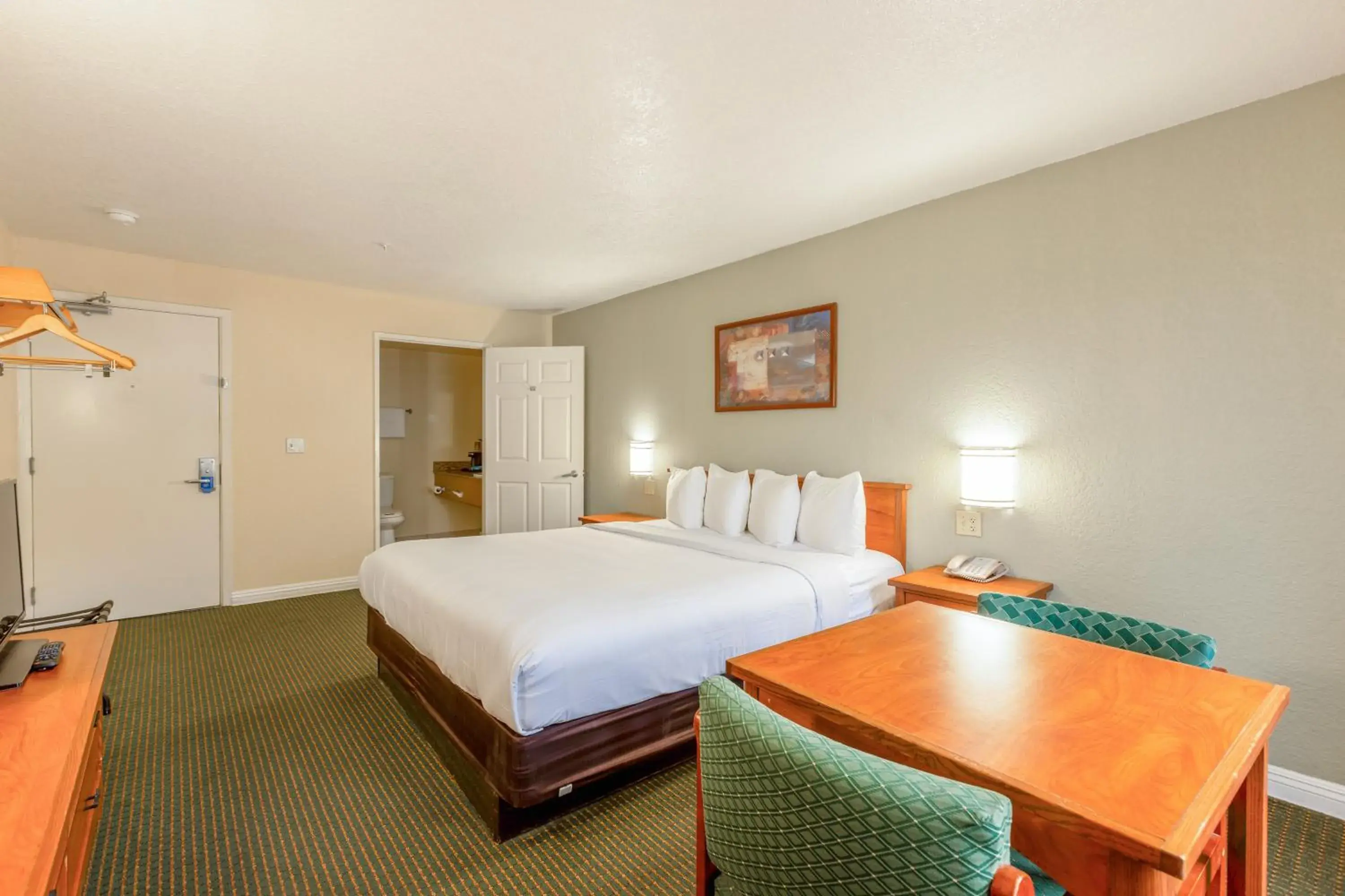 King Bed Walkin in Hotel Avenida, San Clemente Beach King Bed Walkin in Hotel Avenida, San Clemente Beach