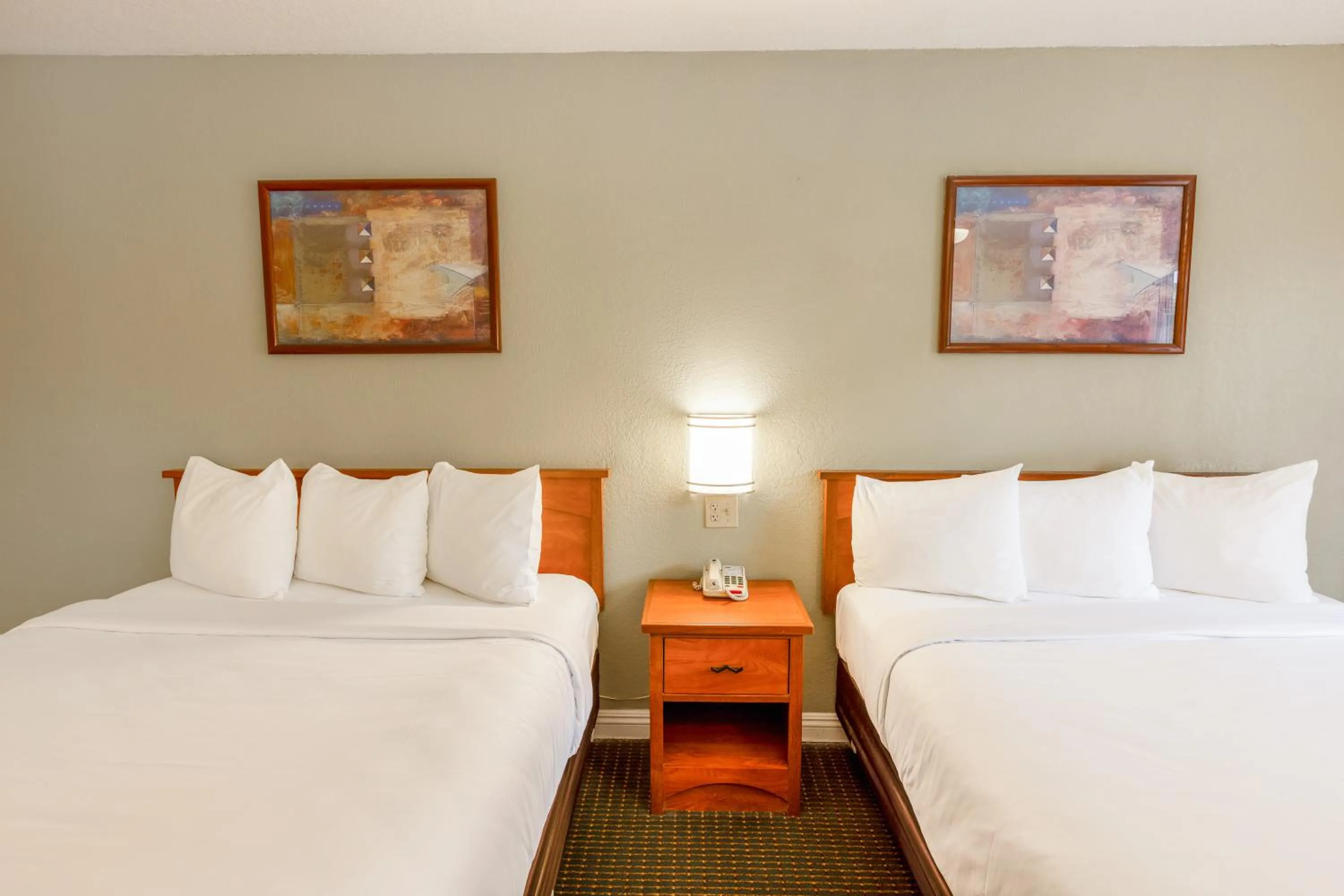 Bedroom, Bed in Hotel Avenida, San Clemente Beach