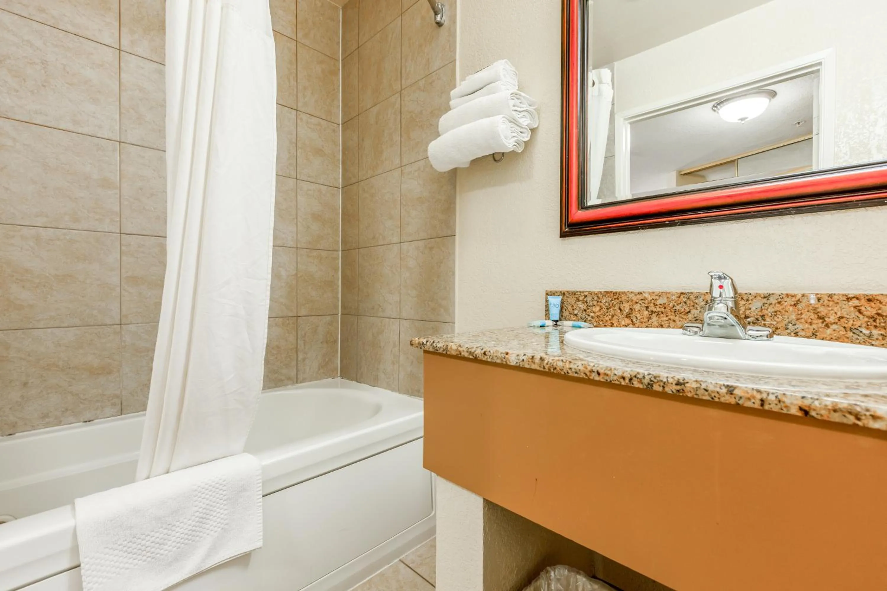 Bathroom in Hotel Avenida, San Clemente Beach