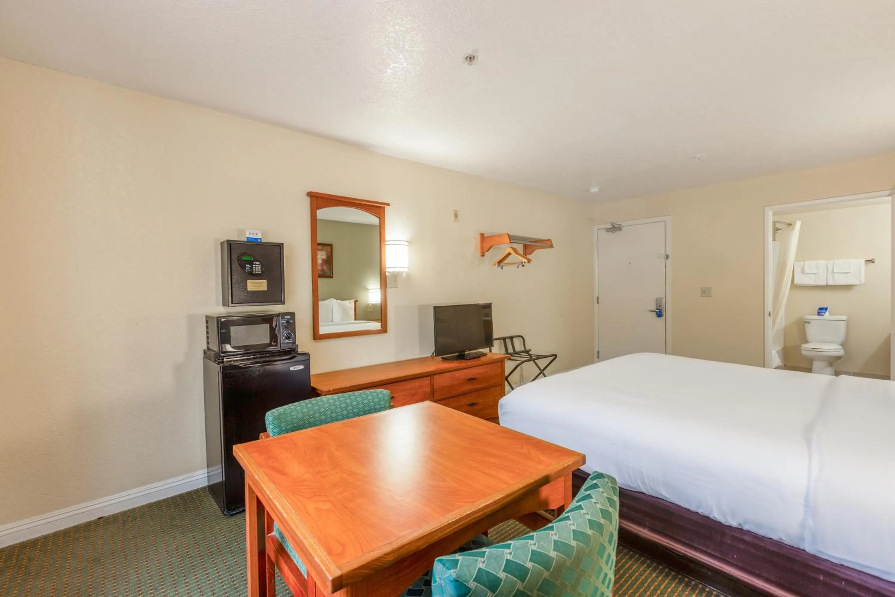 Bedroom, Bed in Hotel Avenida, San Clemente Beach