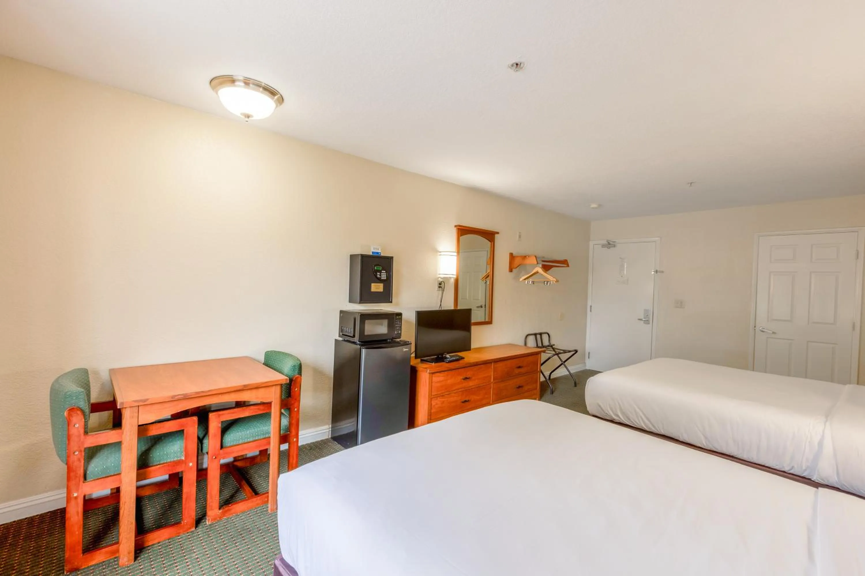 Bedroom, Bed in Hotel Avenida, San Clemente Beach
