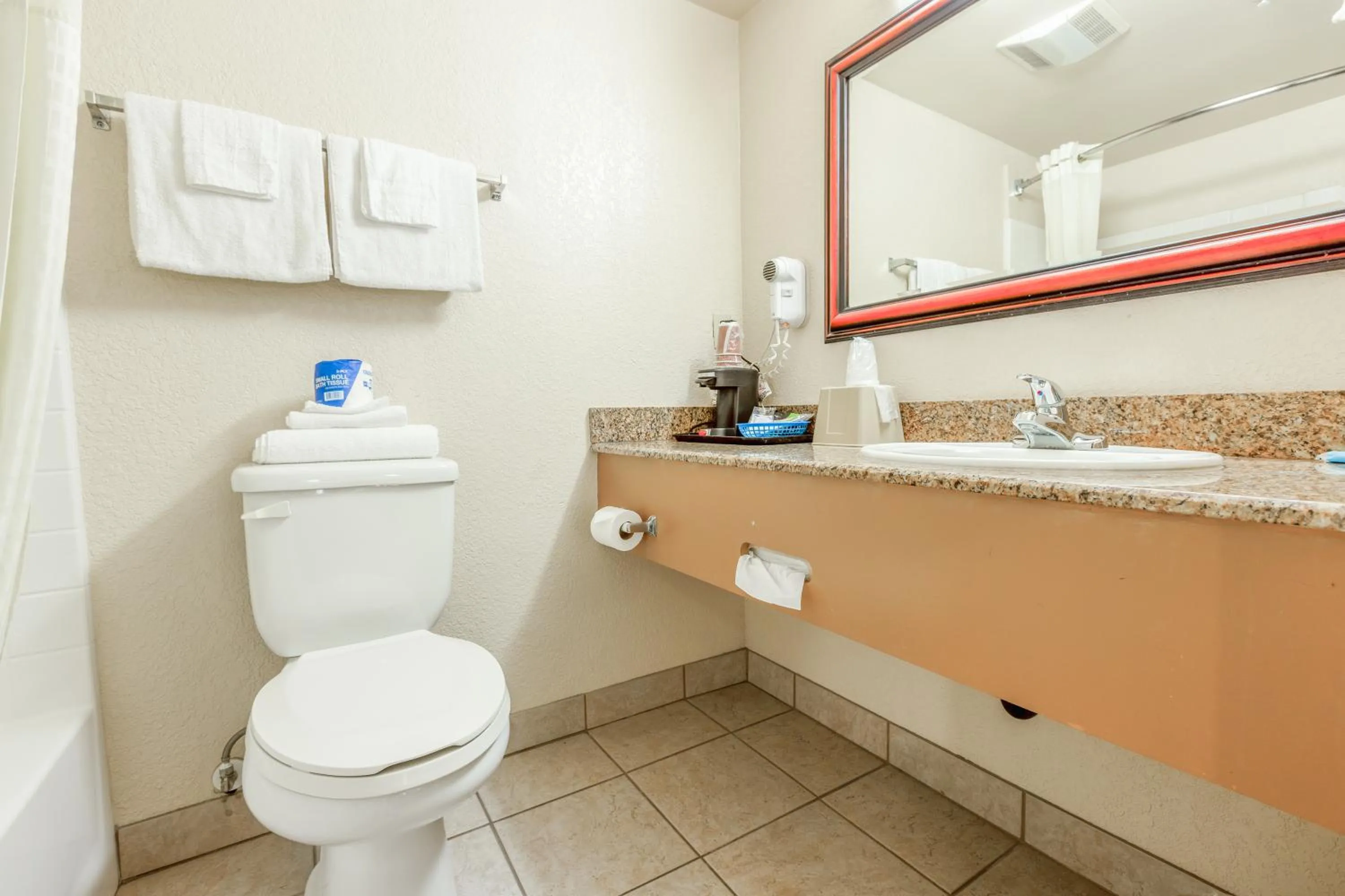 Bathroom in Hotel Avenida, San Clemente Beach