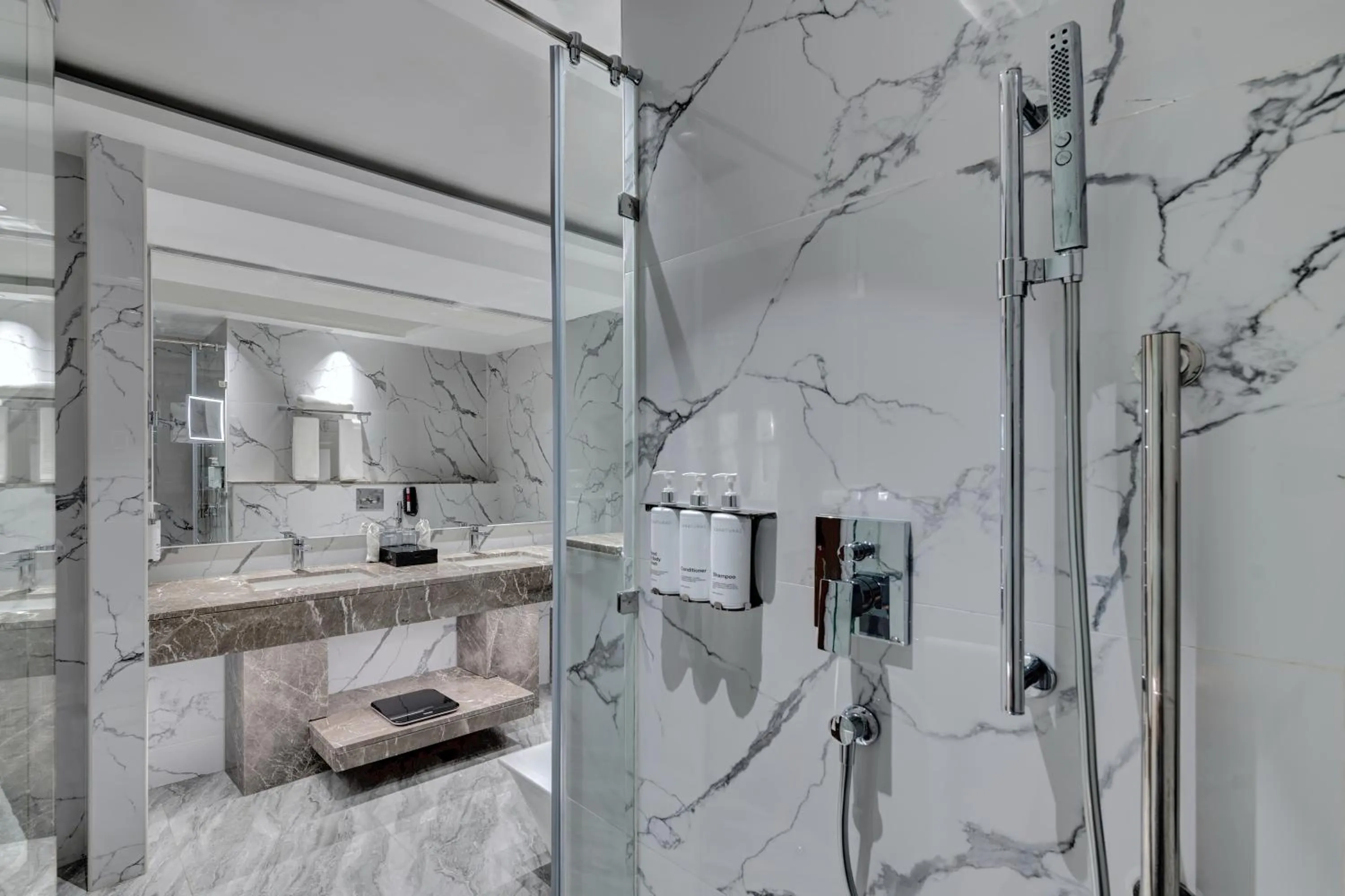 Shower in Movenpick Hotel Centaurus Islamabad