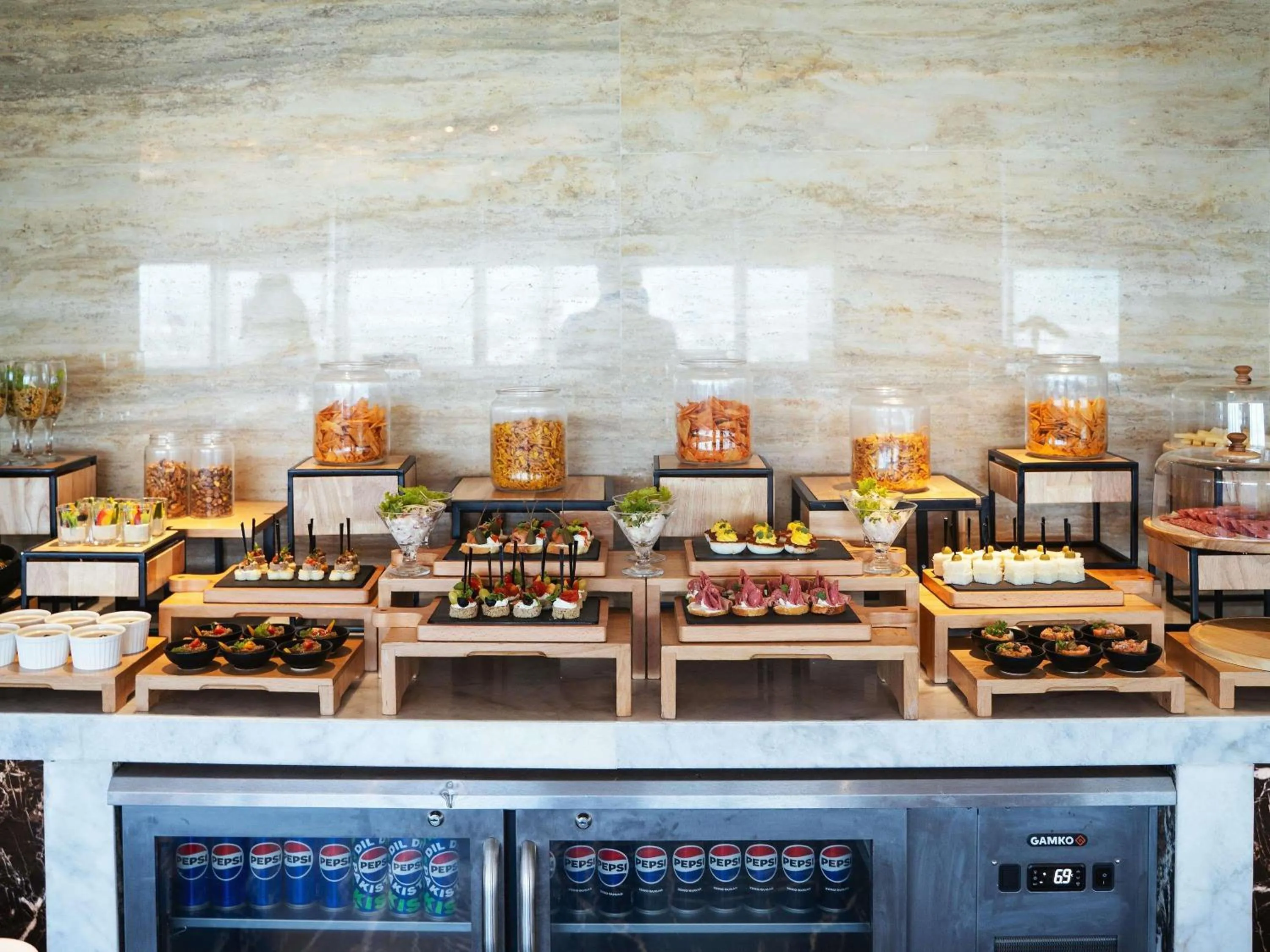 Restaurant/places to eat in Movenpick Hotel Centaurus Islamabad