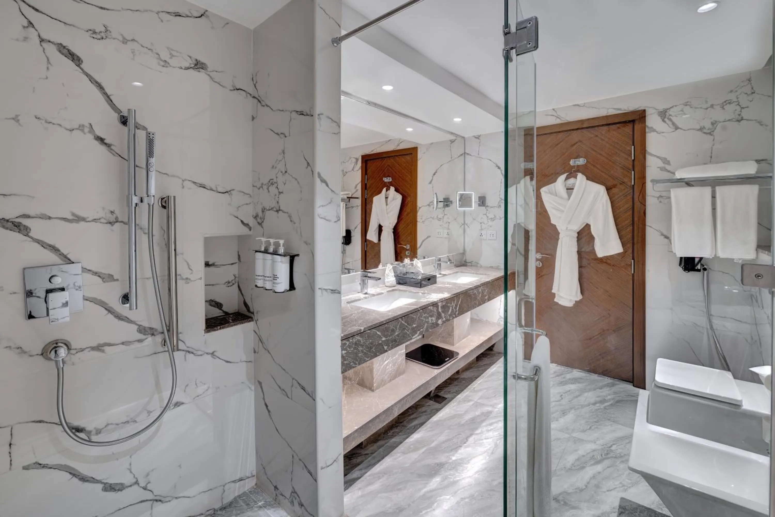 Shower in Movenpick Hotel Centaurus Islamabad