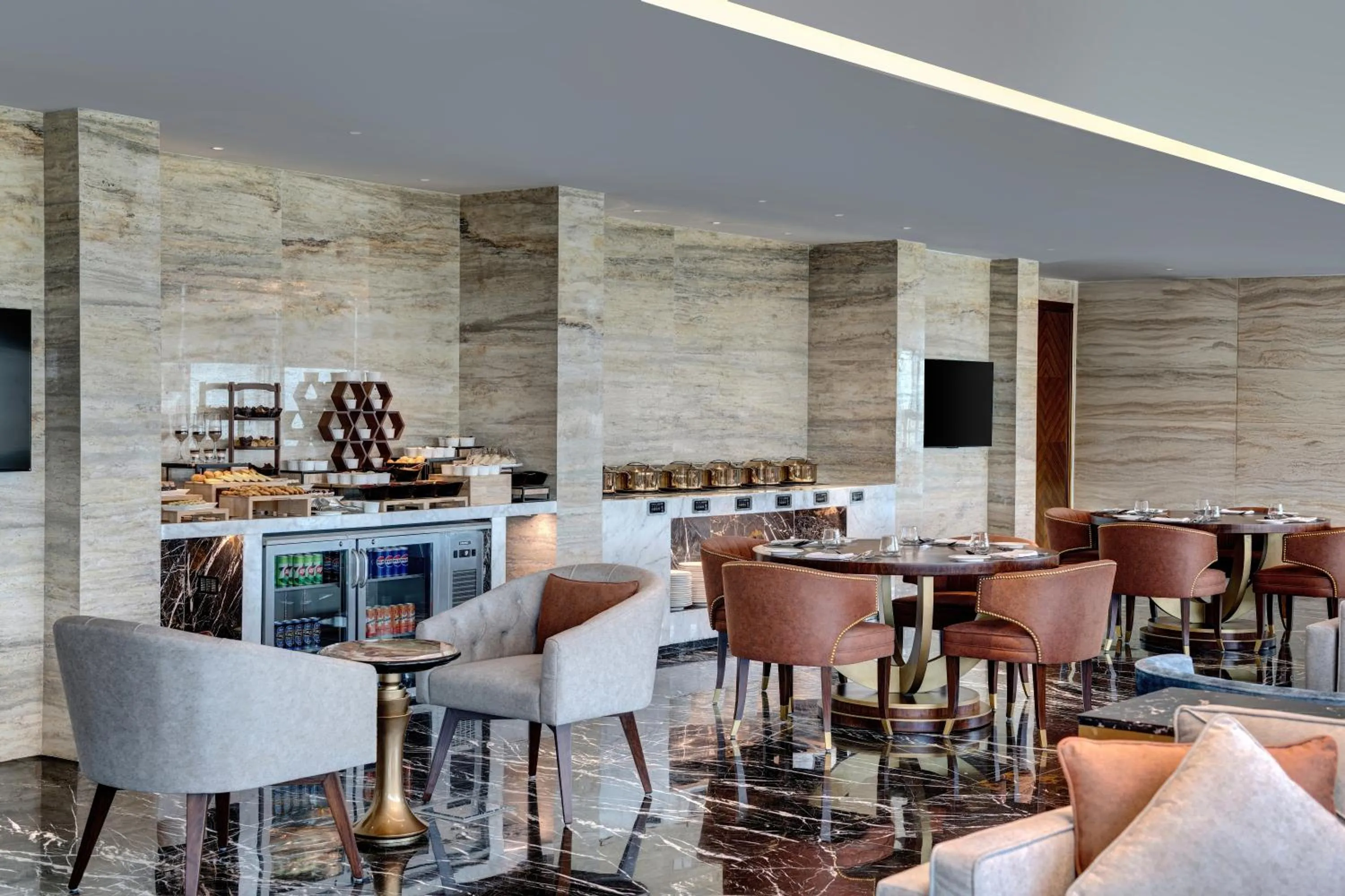 Restaurant/places to eat in Movenpick Hotel Centaurus Islamabad