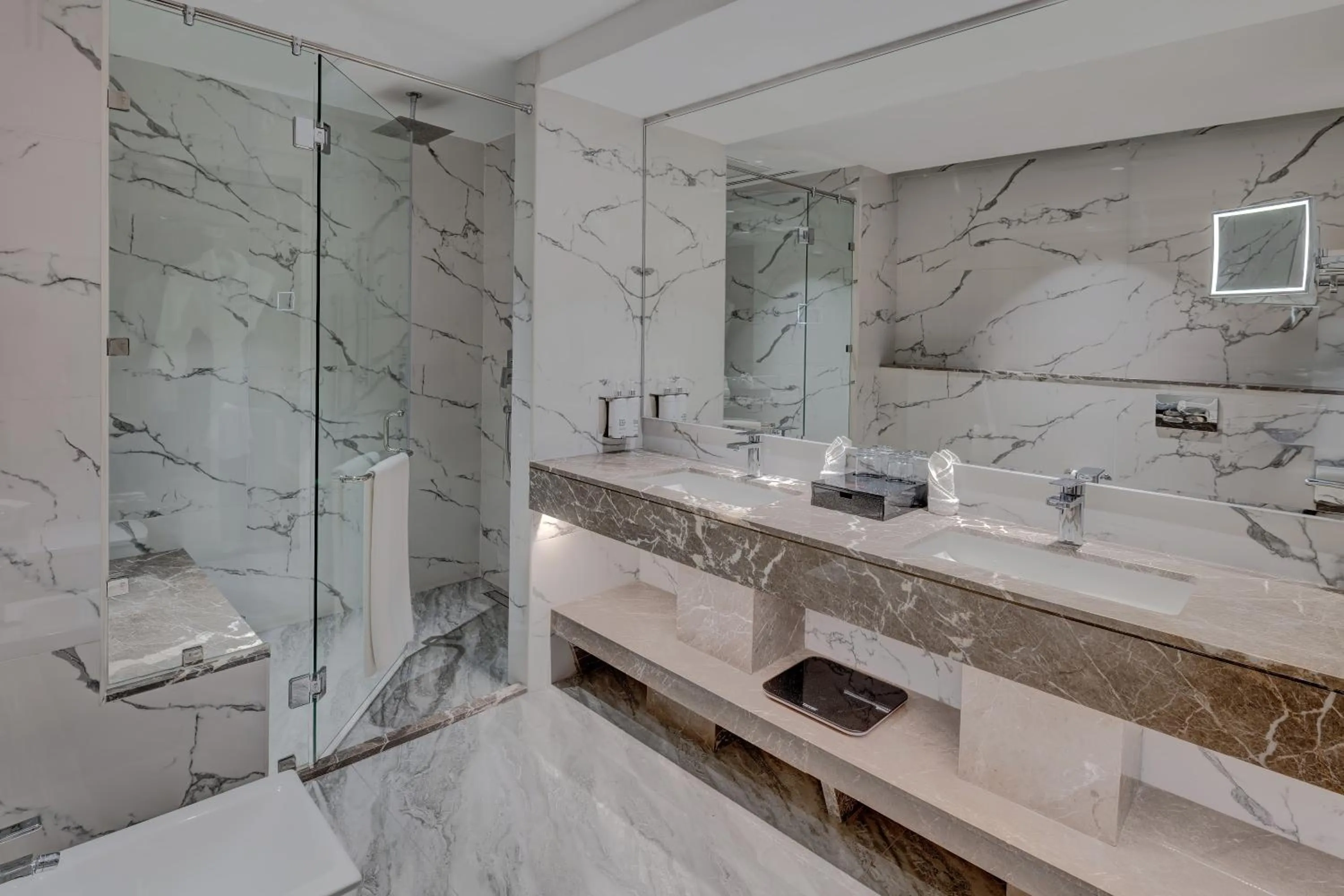 Shower in Movenpick Hotel Centaurus Islamabad