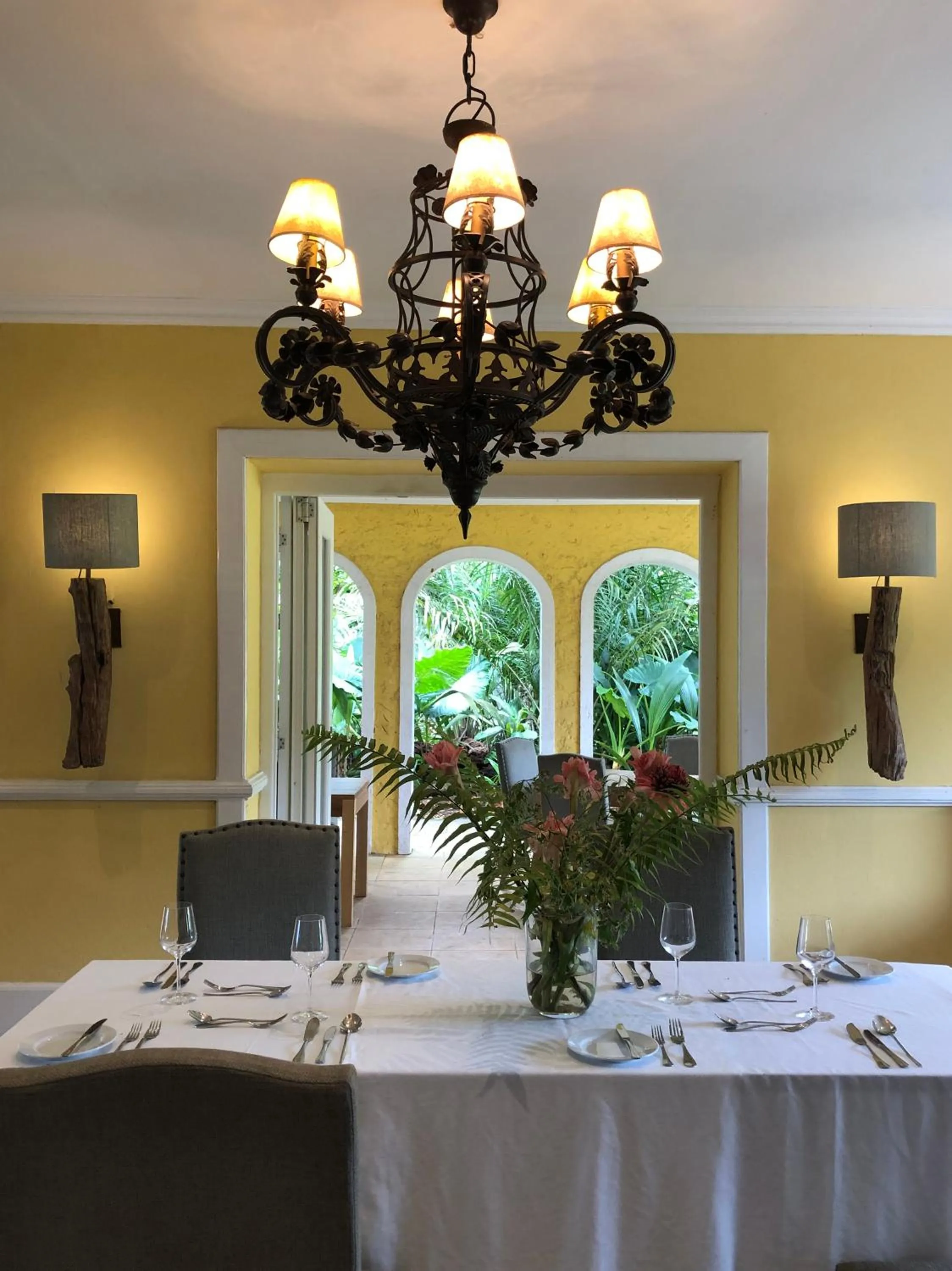 Restaurant/places to eat in Belo Monte Hotel and Museum