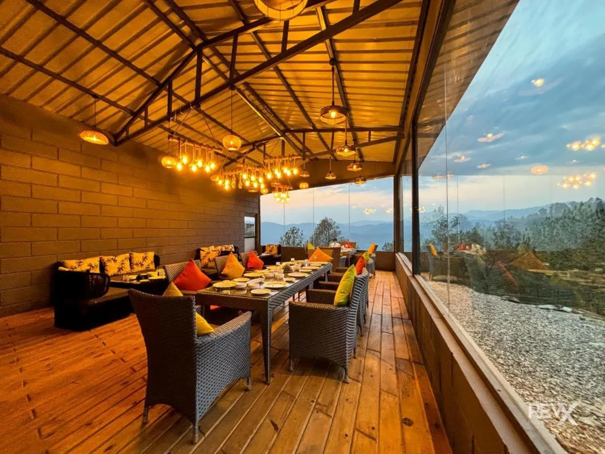 Restaurant/places to eat in Anupraas Resort
