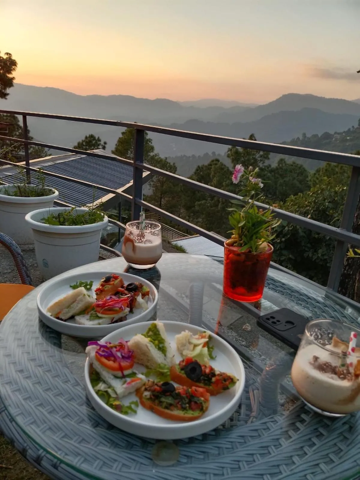 Restaurant/places to eat in Anupraas Resort