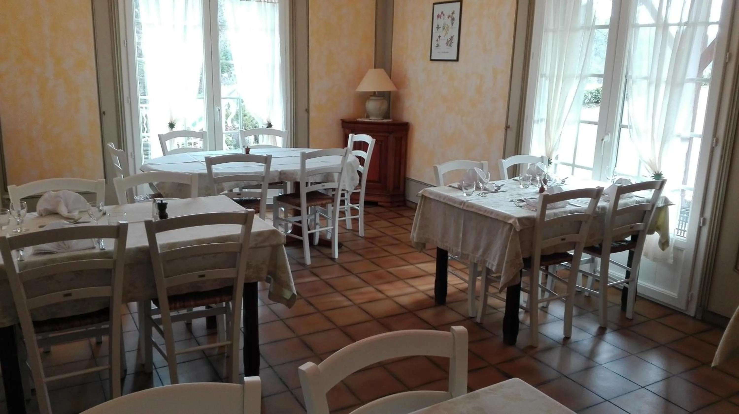 Restaurant/places to eat in La Cremaillere