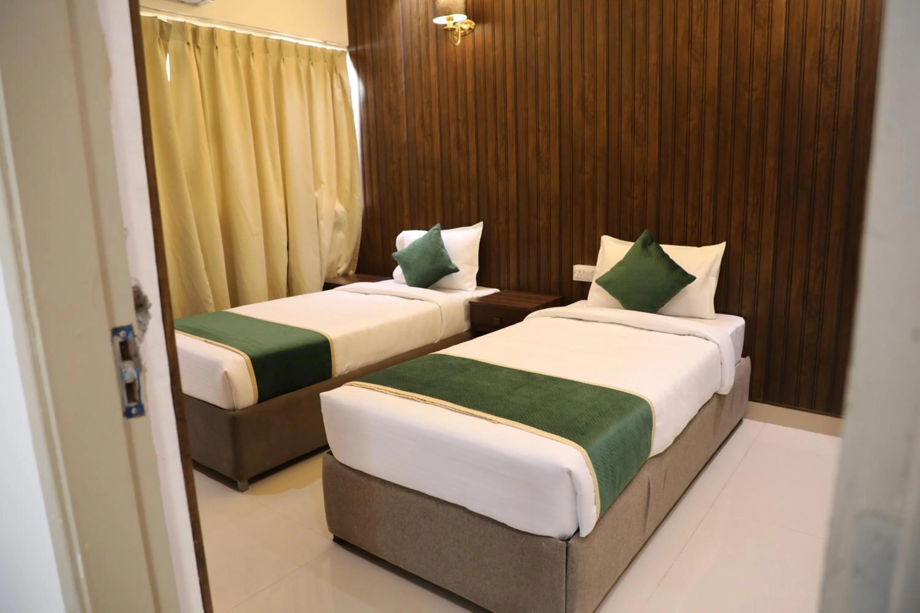 Superior Twin Room - single occupancy in Outstay Executive Apartments
